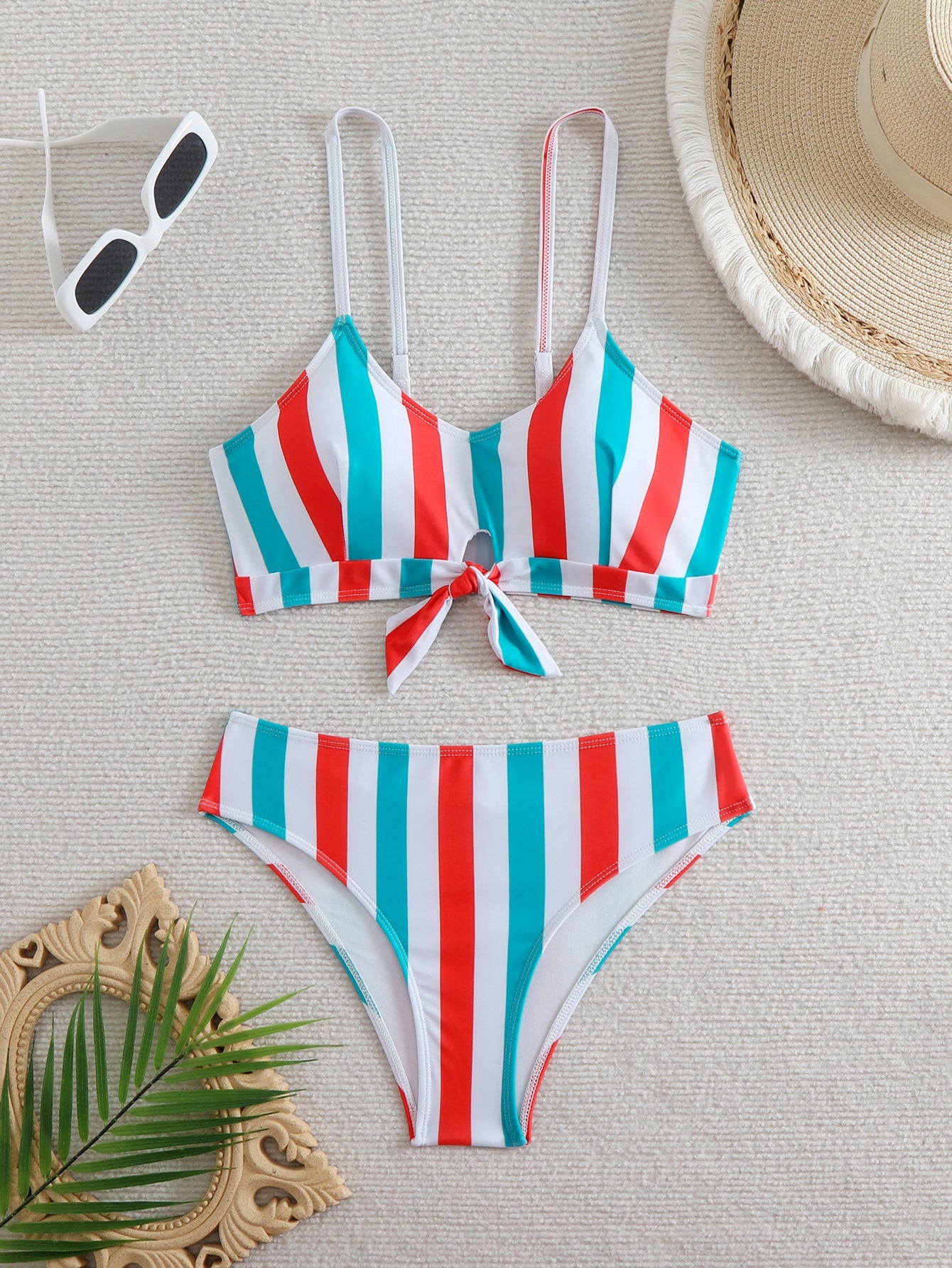 Ensemble de bikini femme Berg-Feldt coupe haute et laçage à l'avant