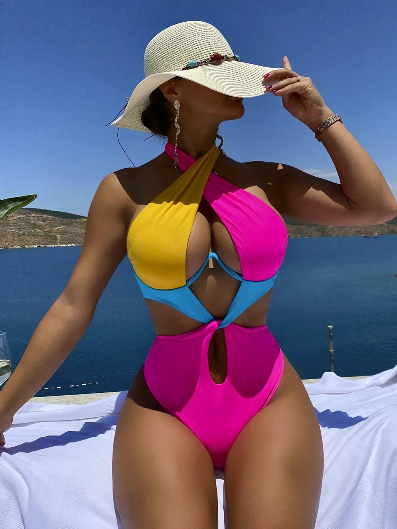Maillot de bain femme Berg-Feldt avec élasthanne et découpe audacieuse