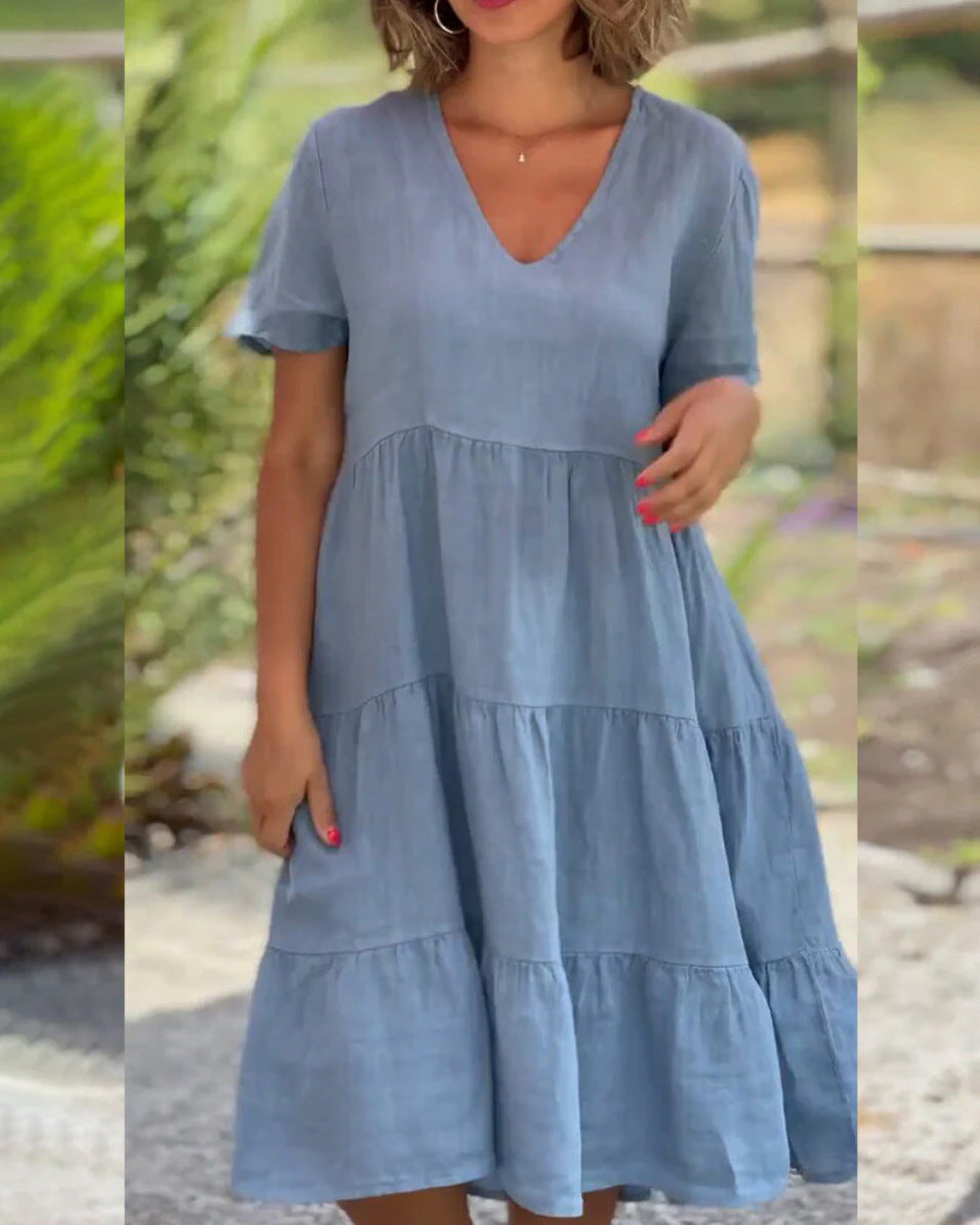 Langes Damenkleid mit V-Ausschnitt und weitem Rock von berg-feldt