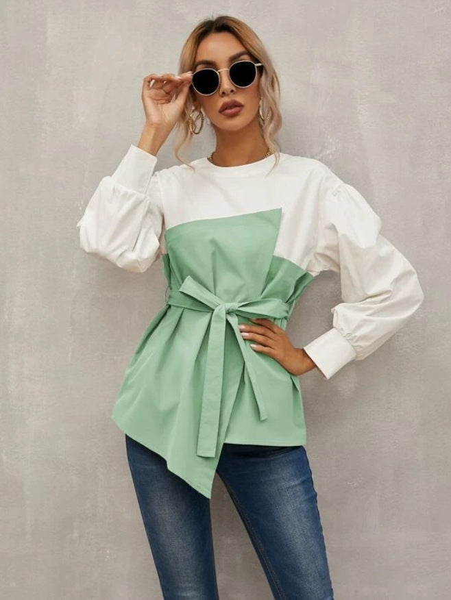 Elegante Damenbluse mit asymmetrischem Schnitt und modischem Gürtel von berg-feldt