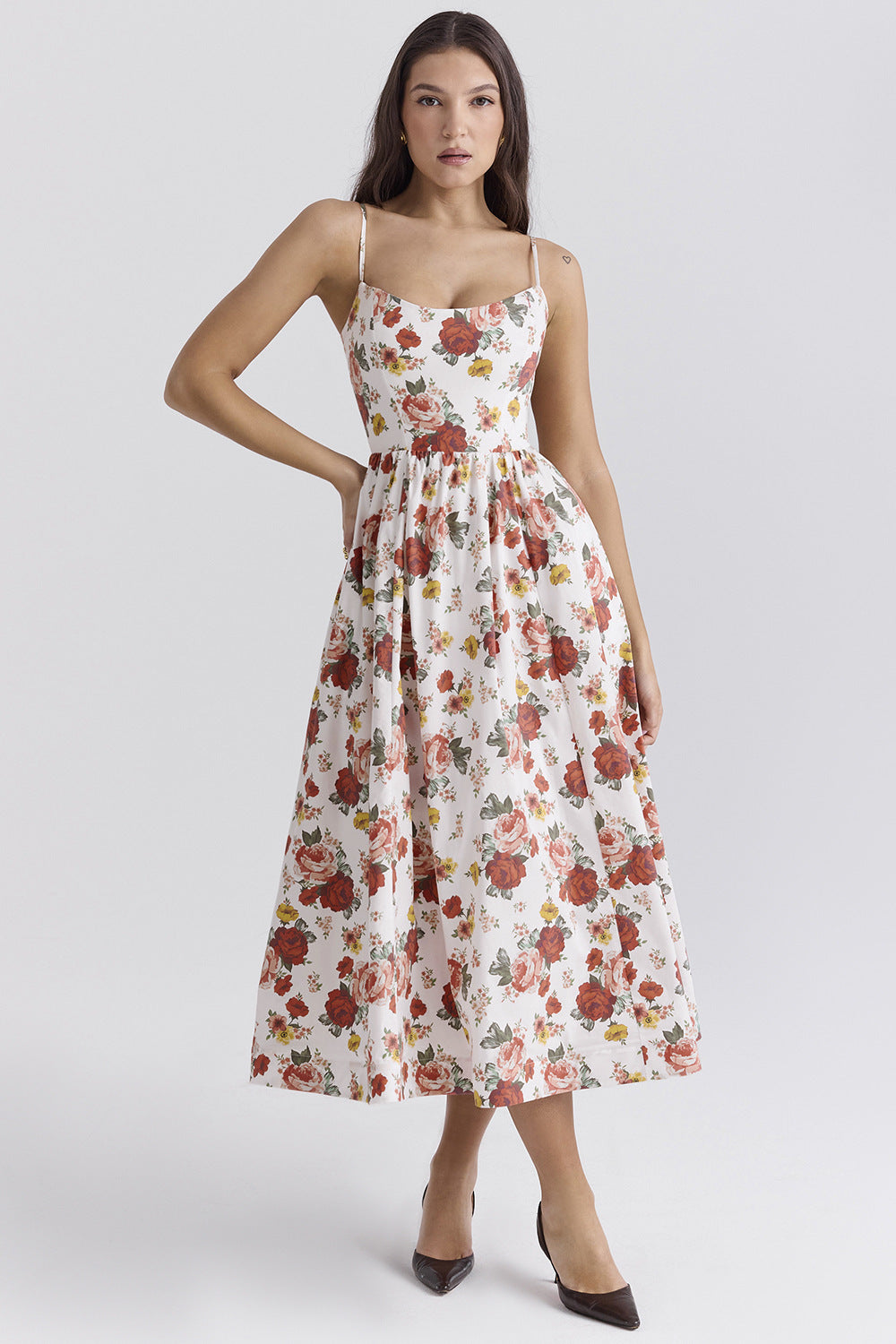 Robe longue féminine à fines bretelles et jupe évasée Berg-Feldt