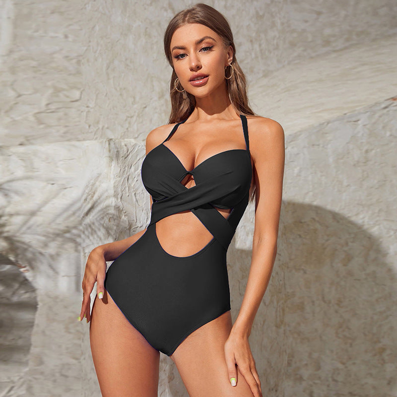 Maillot de bain femme Berg-Feldt avec découpes séduisantes et décolleté balconnet