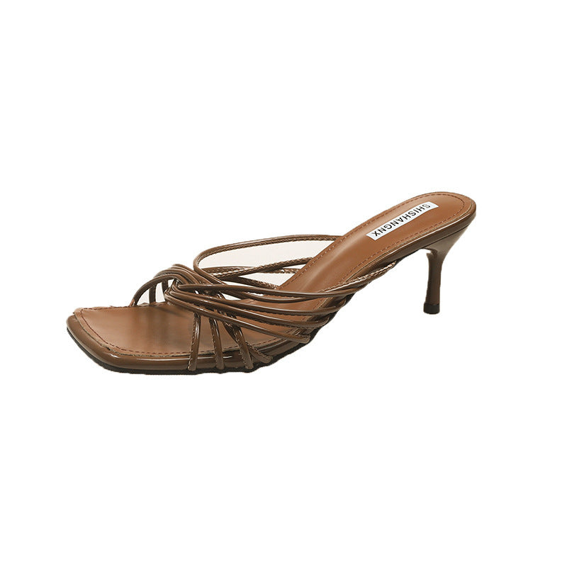 Mules élégantes à talons et brides avec accents dorés de berg-feldt