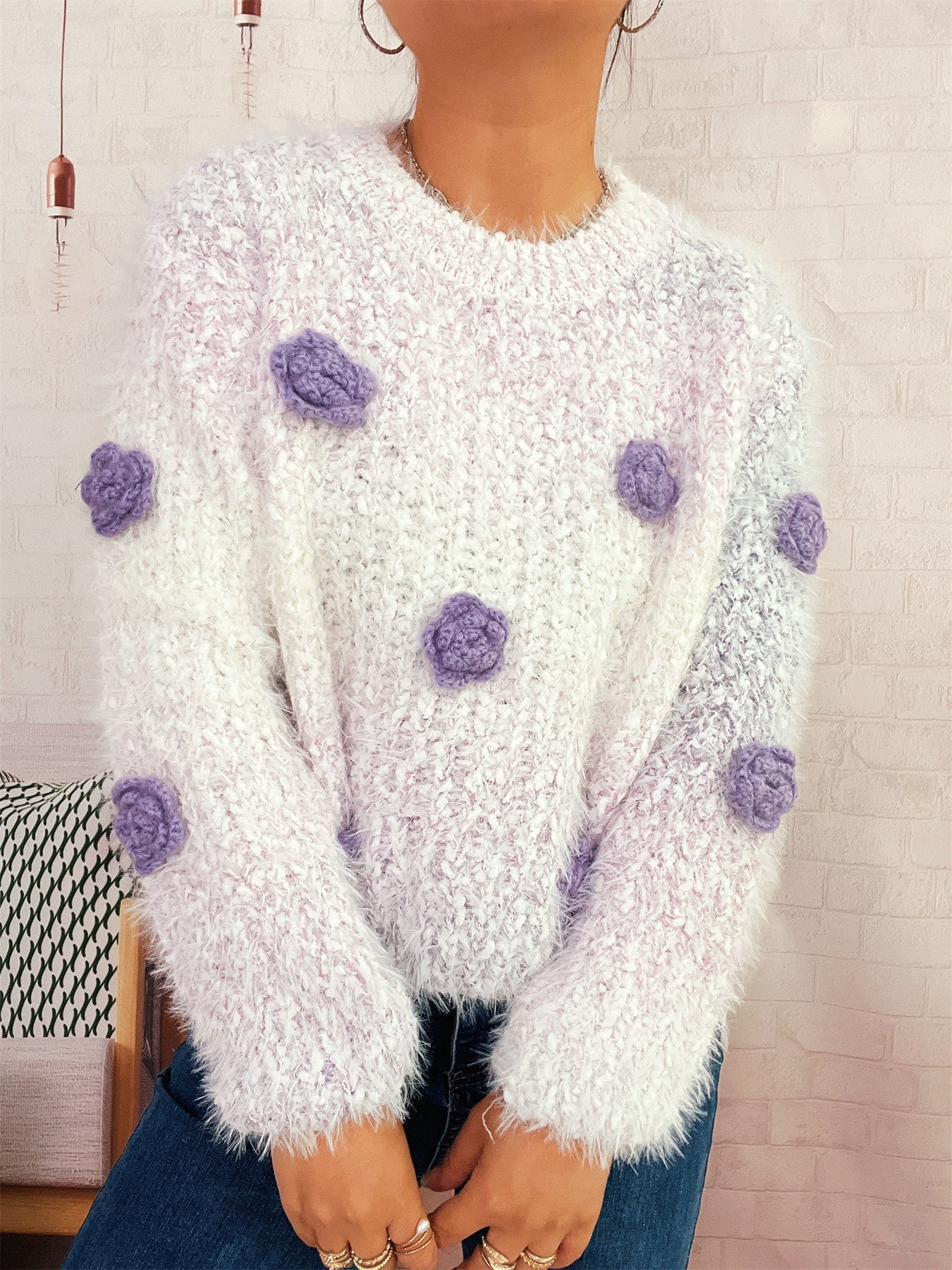 Pull douillet et moelleux pour femme avec applications florales ludiques Berg-Feldt