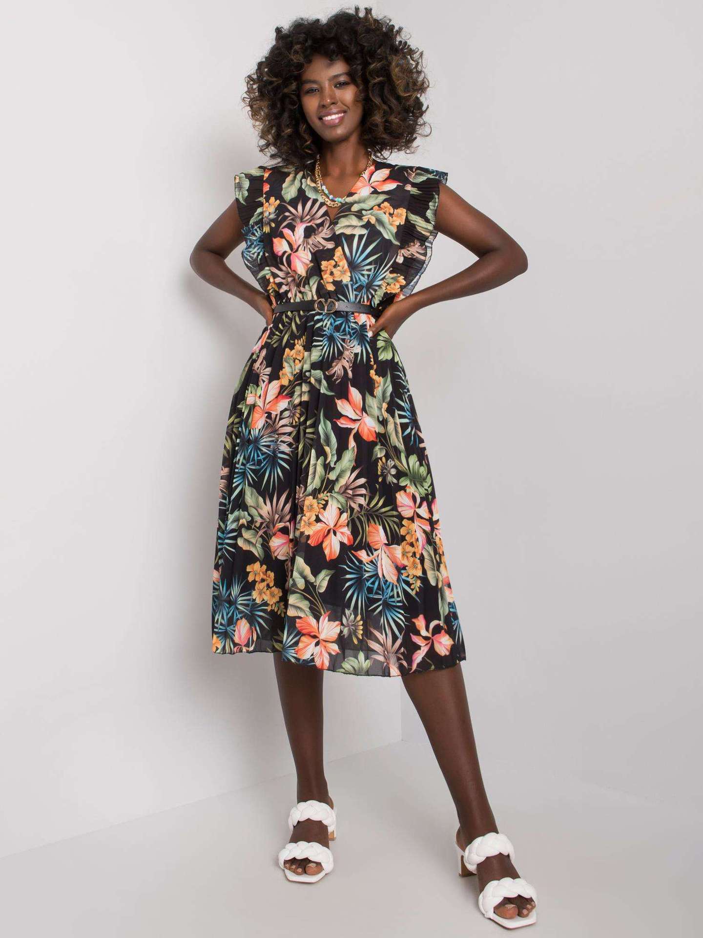 Robe longue à volants, motif fleuri et ceinture, berg-feldt
