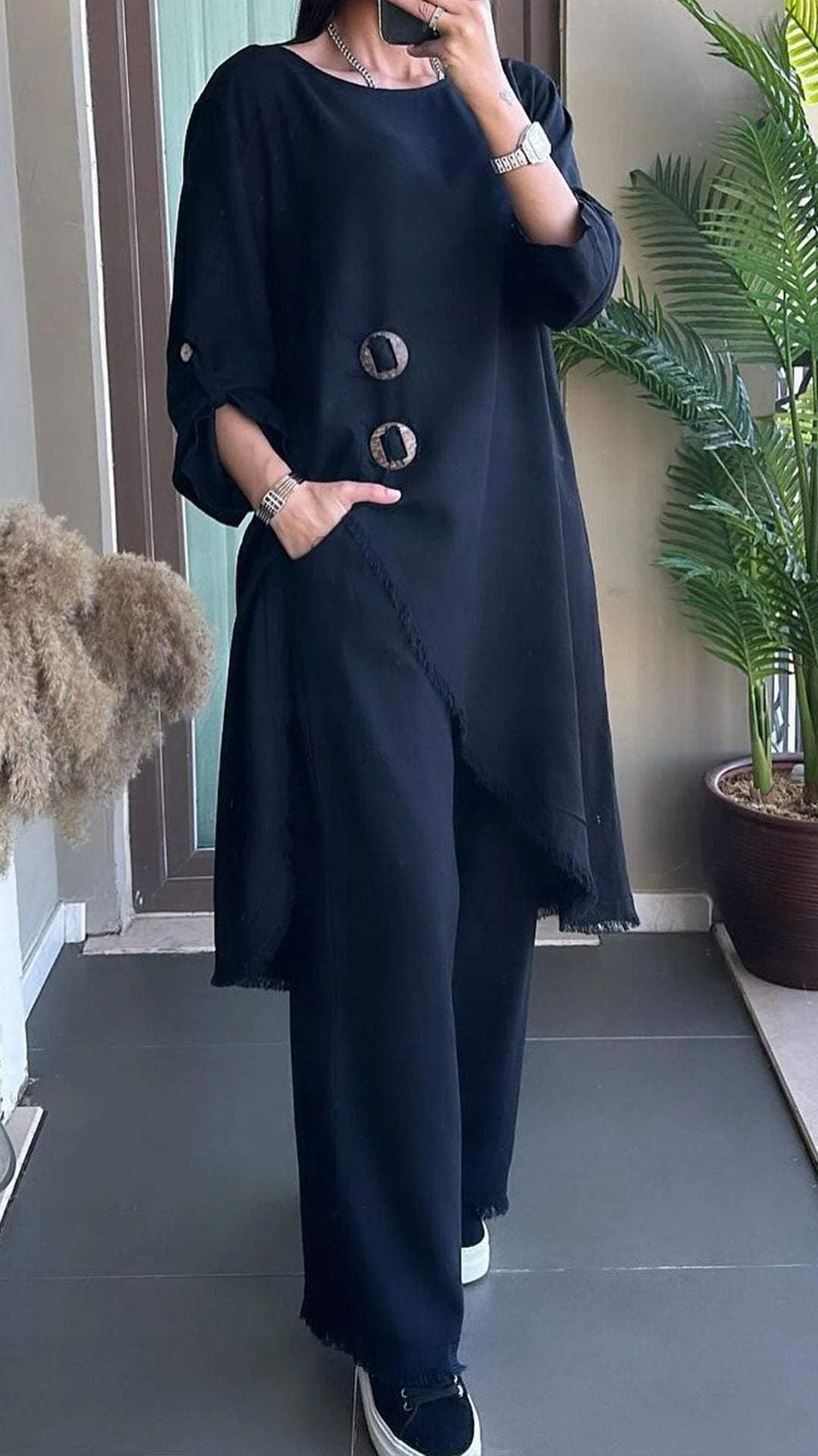 Unik asymmetrisches Damen-Shirt mit Dekoelementen von berg-feldt