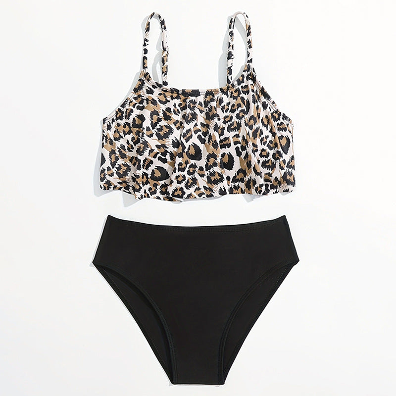 Sportlicher Damen-Bikini mit Blumenvolant und hohem Beinausschnitt von berg-feldt
 - berg-feldt