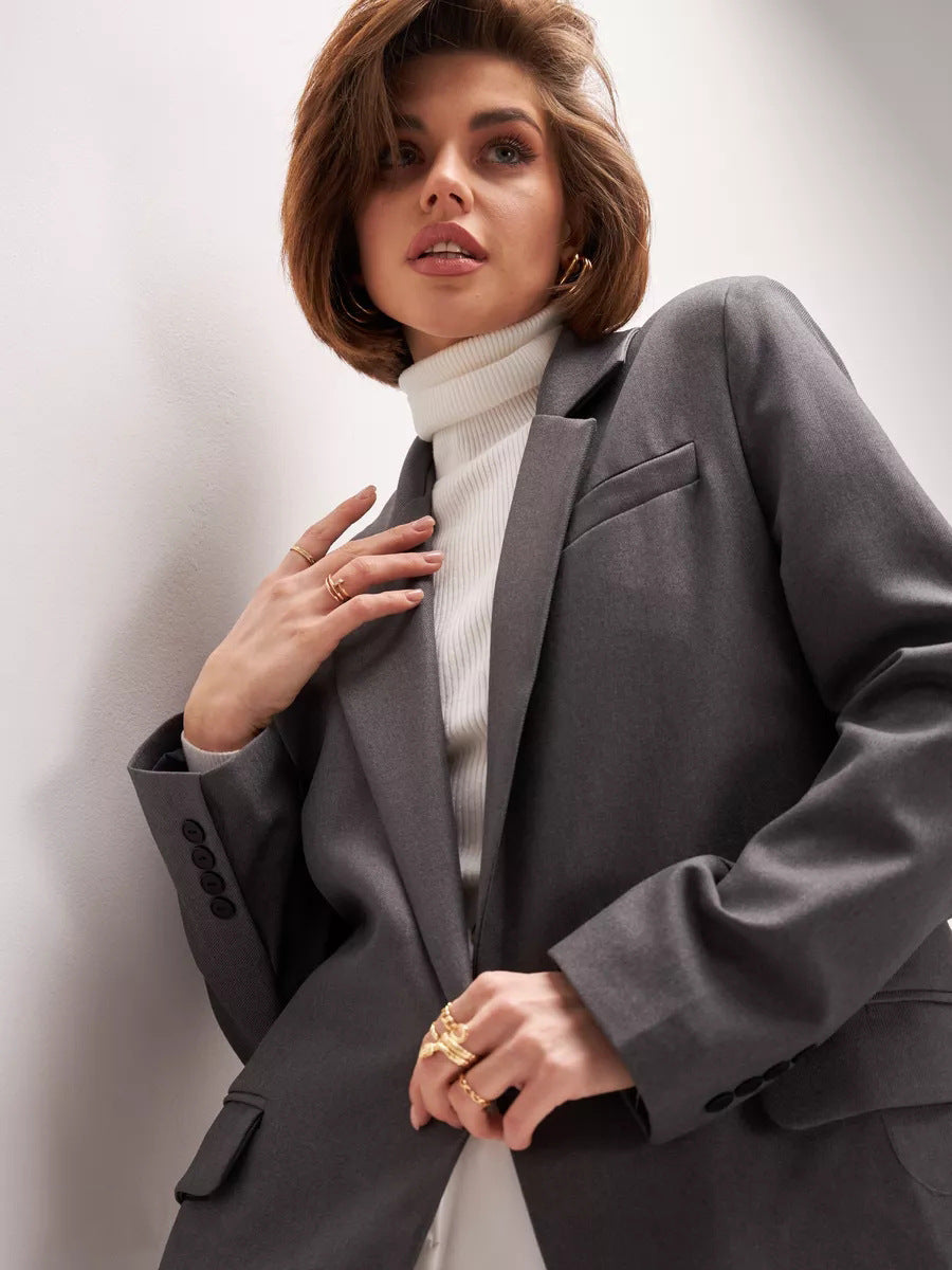 Eleganter Damen-Oversize-Blazer mit feiner Textur und minimalistischen Knöpfen von berg-feldt
