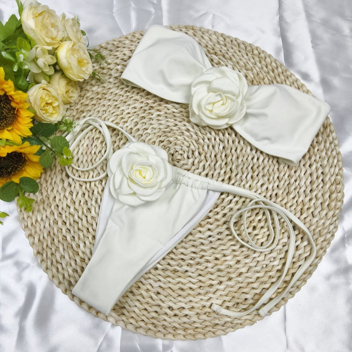 Ensemble bikini pour femme à imprimé floral et détails fantaisie par berg-feldt