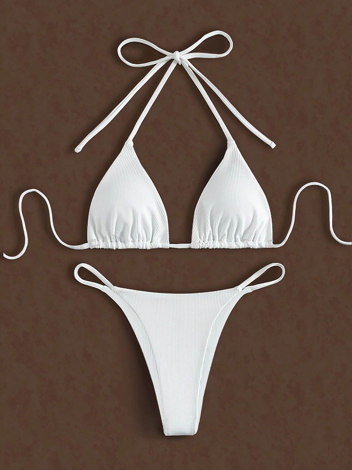 Ensemble bikini femme avec haut triangle, bretelles réglables et nœud à nouer
