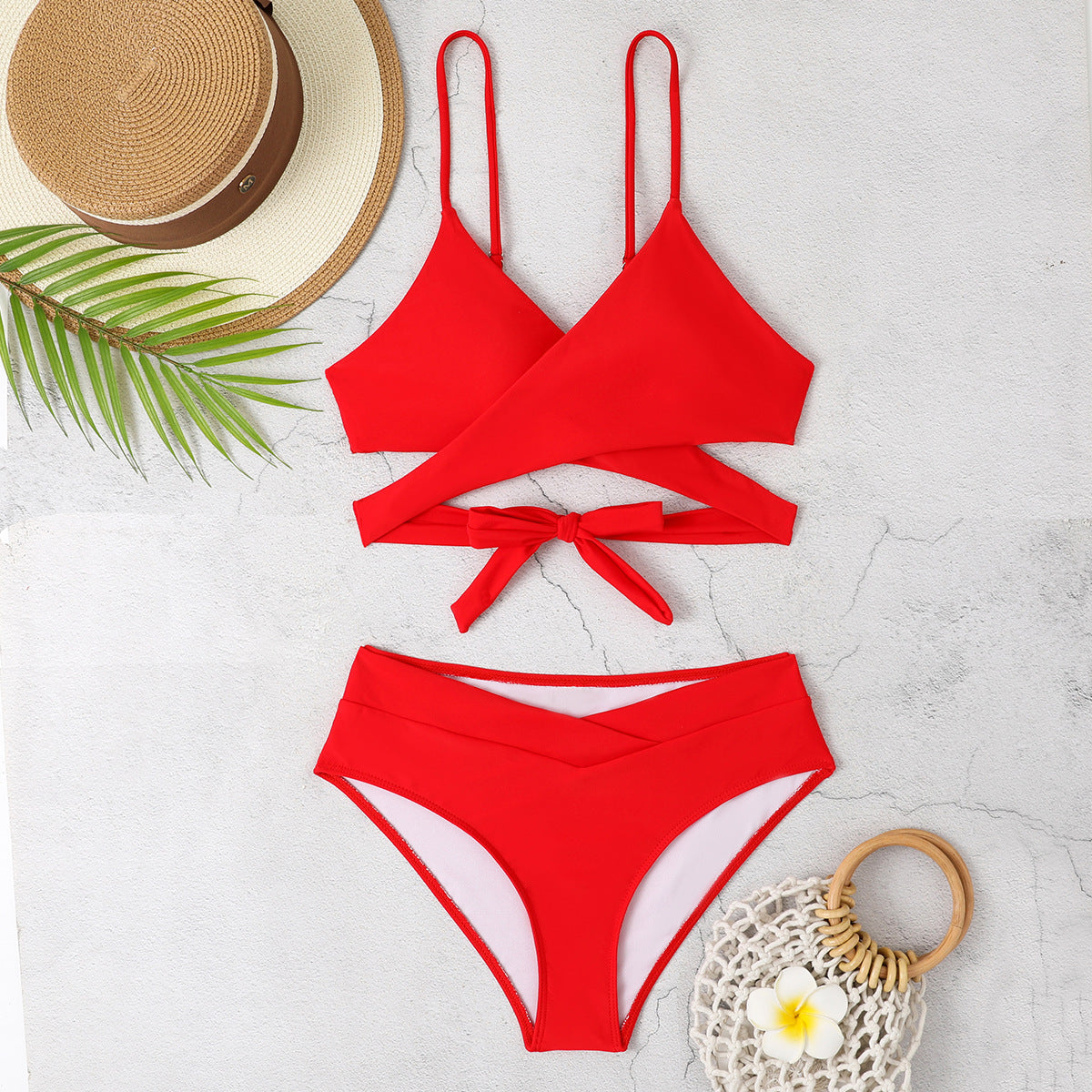 Ensemble bikini élégant pour femme avec haut cache-cœur et culotte taille haute élastique, de berg-feldt