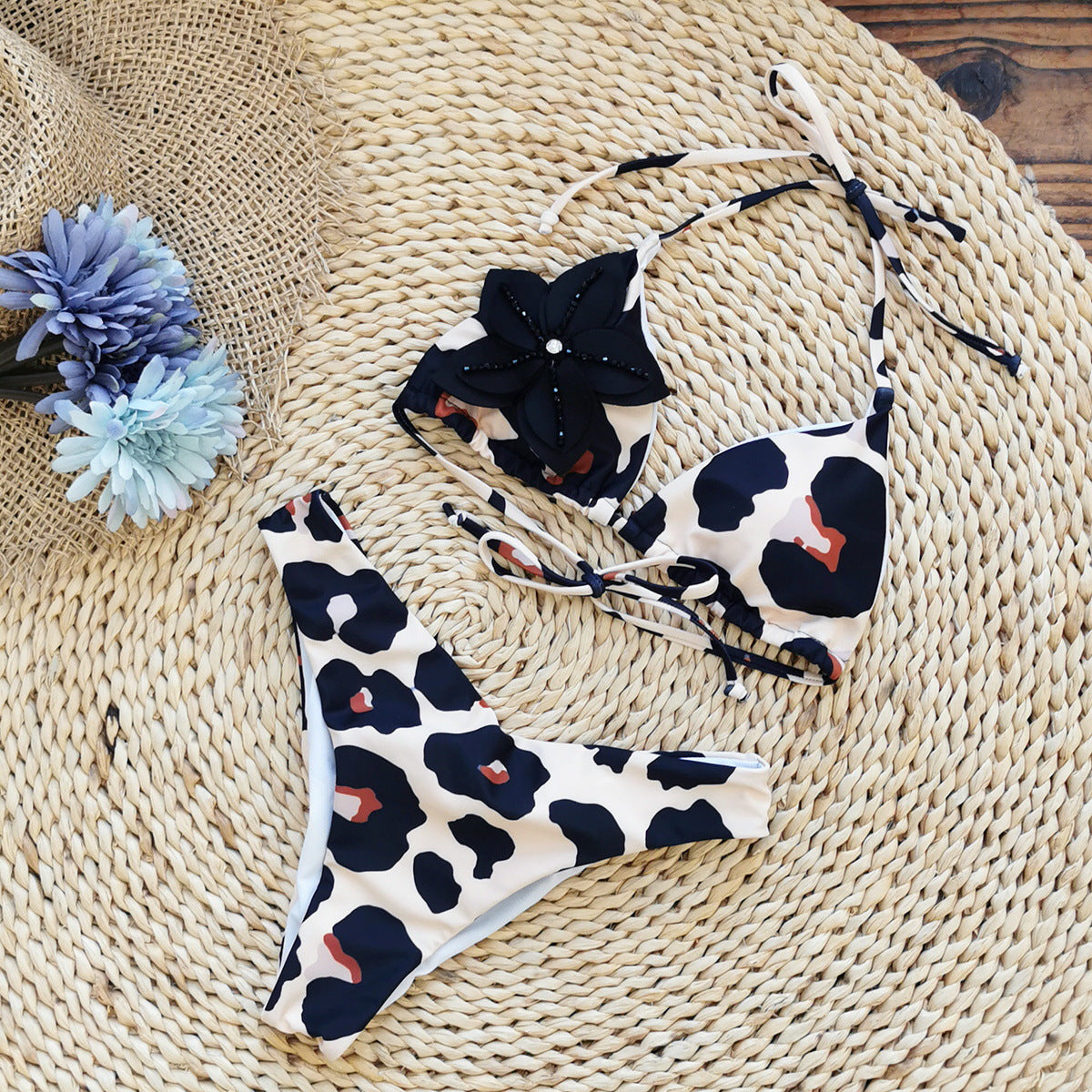 Ensemble de bikini pour femme avec application florale et liens polyvalents de berg-feldt