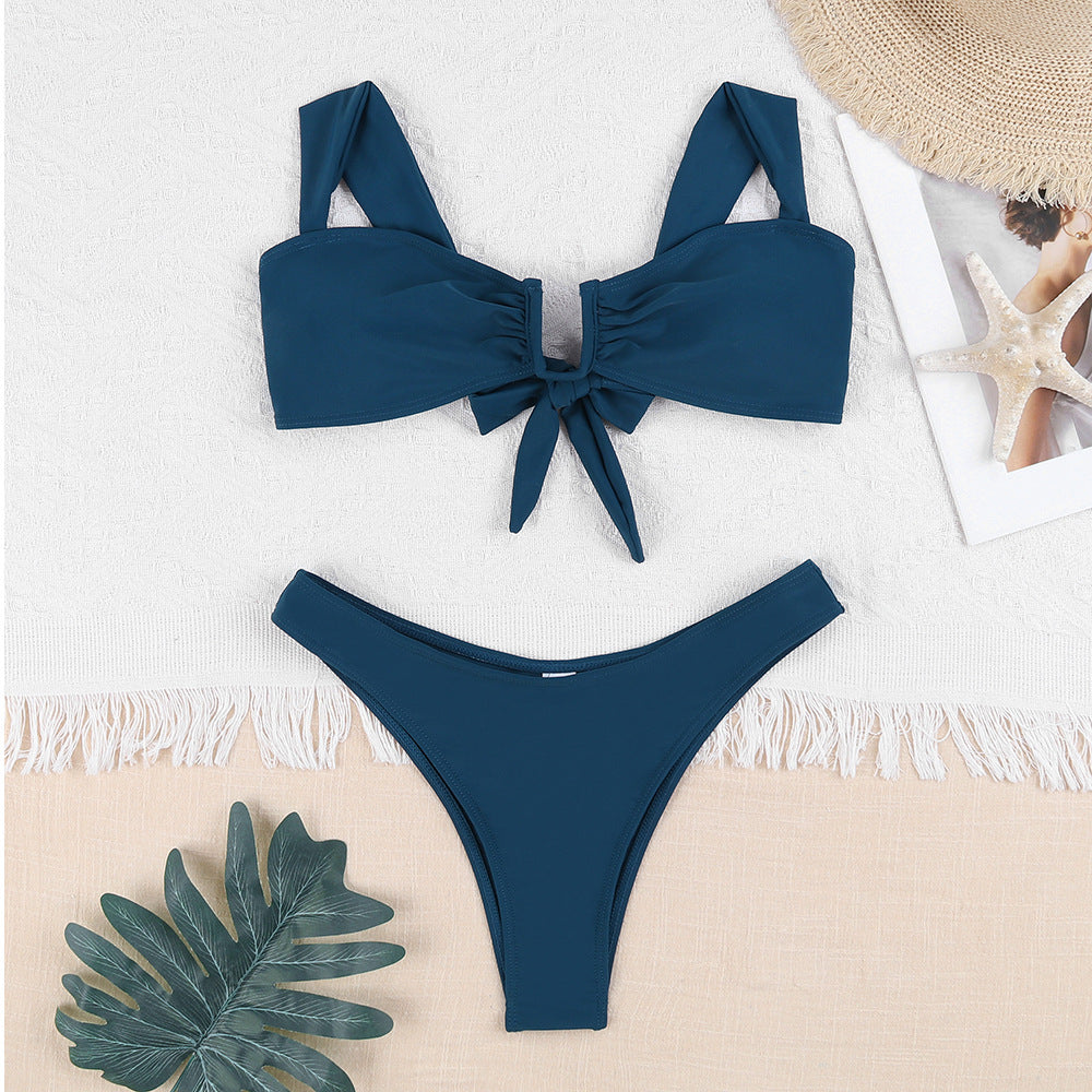 Ensemble bikini pour femme avec haut bandeau ludique et coupe échancrée berg-feldt