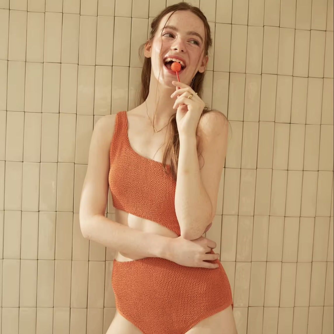 Maillot de bain berg-feldt pour femme avec découpe et design asymétrique à une épaule