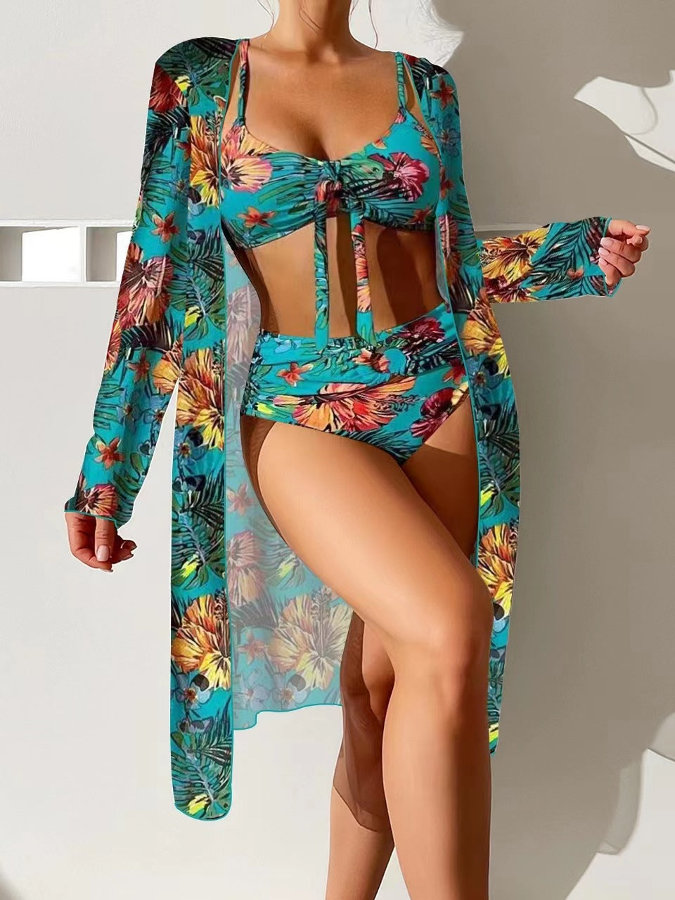 Maillot de bain deux pièces à imprimé tropical Berg-Feldt avec paréo transparent