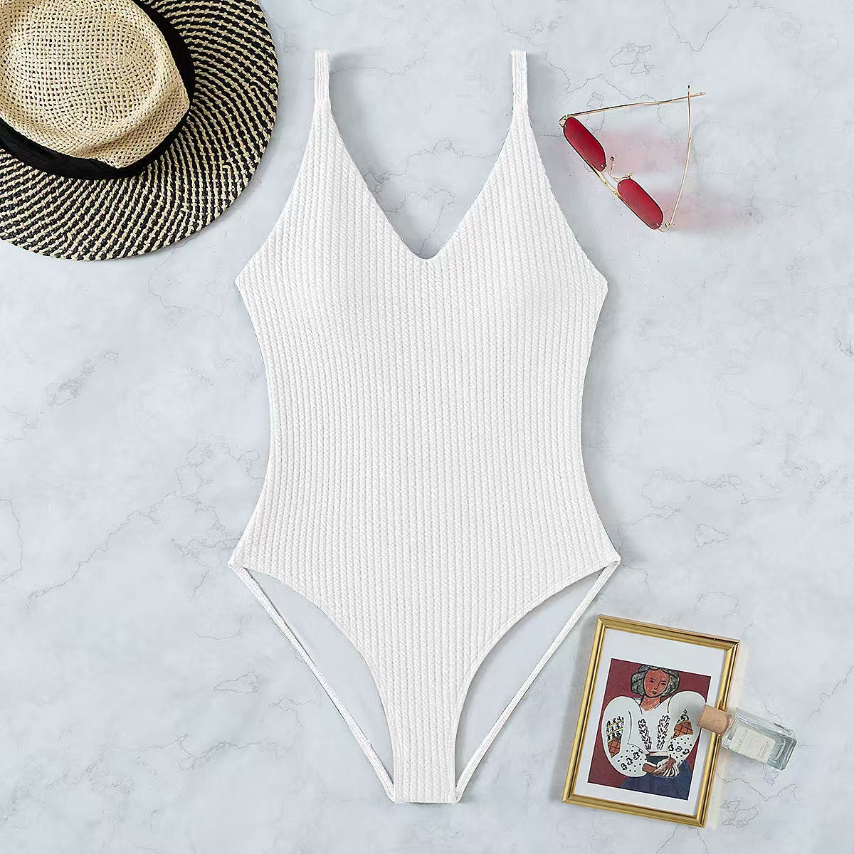 Maillot de bain côtelé moderne avec décolleté plongeant de berg-feldt