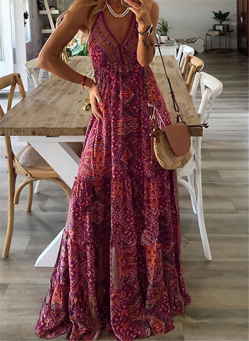 Langes Damenkleid mit tiefem V-Ausschnitt und fließendem Rock von berg-feldt