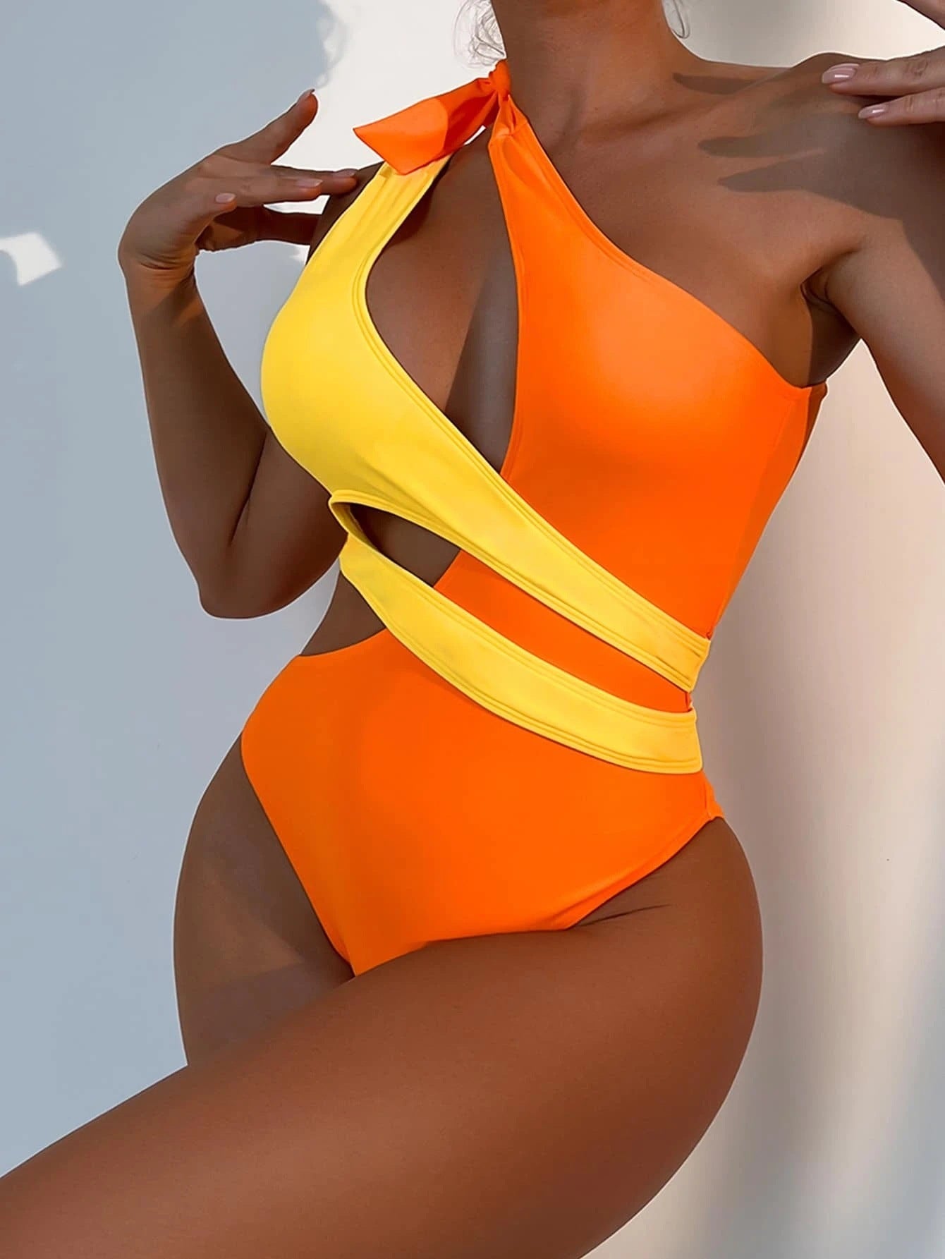 Badeanzug für Damen mit raffinierten Cut-outs von berg-feldt