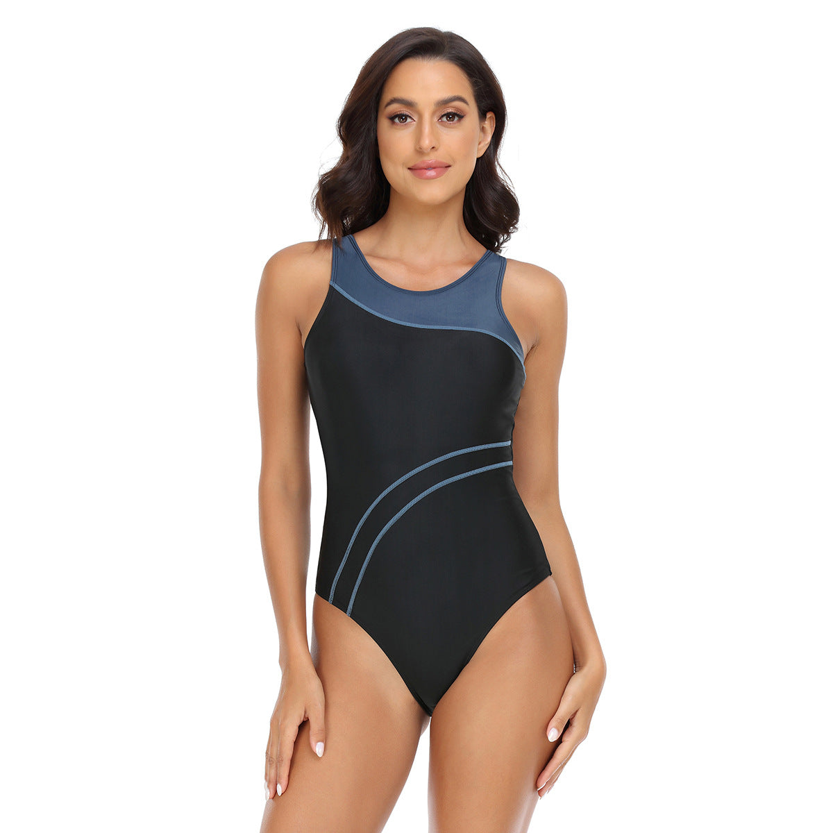 Maillot de bain sportif pour femme avec dos nageur et contrastes tendance de berg-feldt