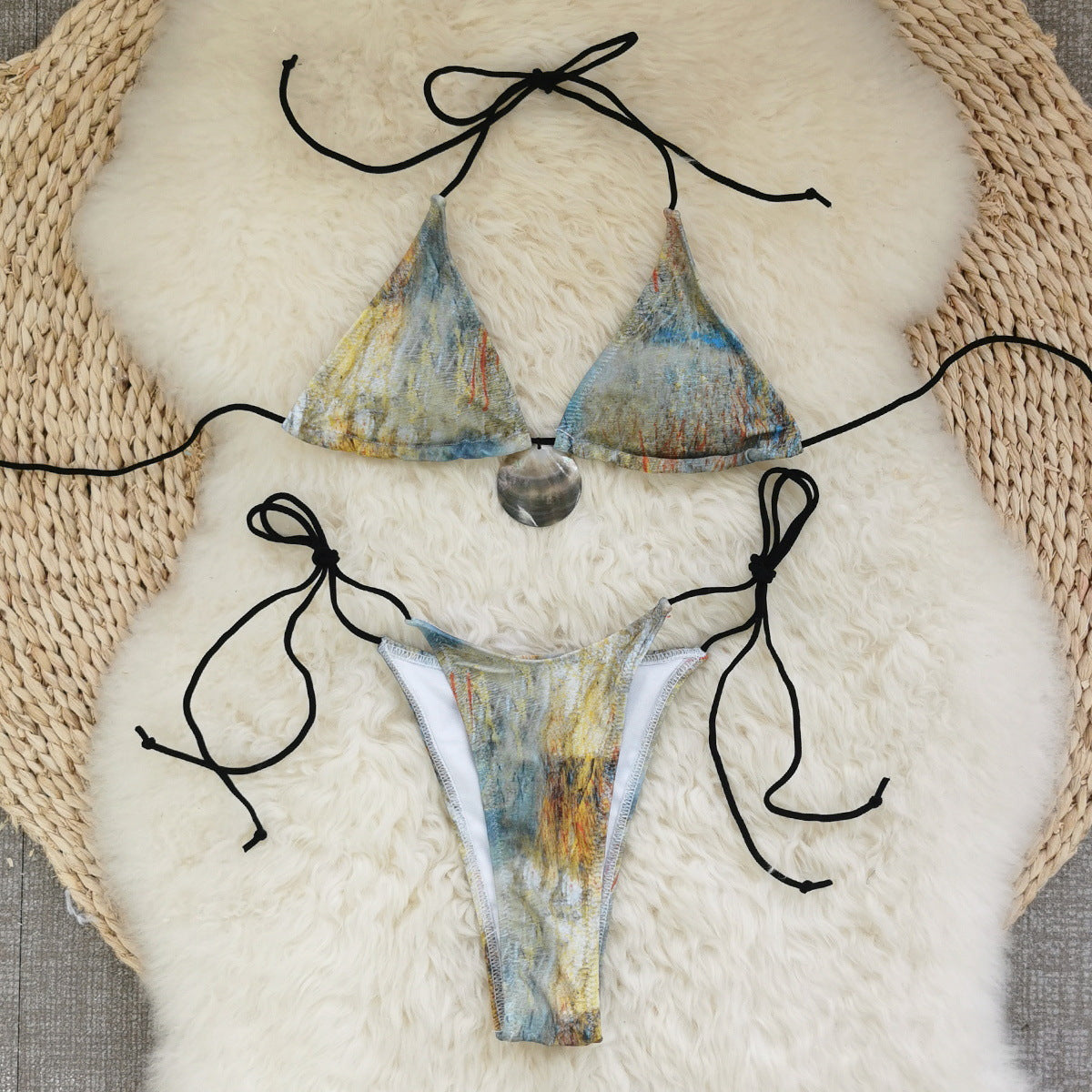 Ensemble de bikini pour femme avec liens réglables et détails métalliques uniques par berg-feldt