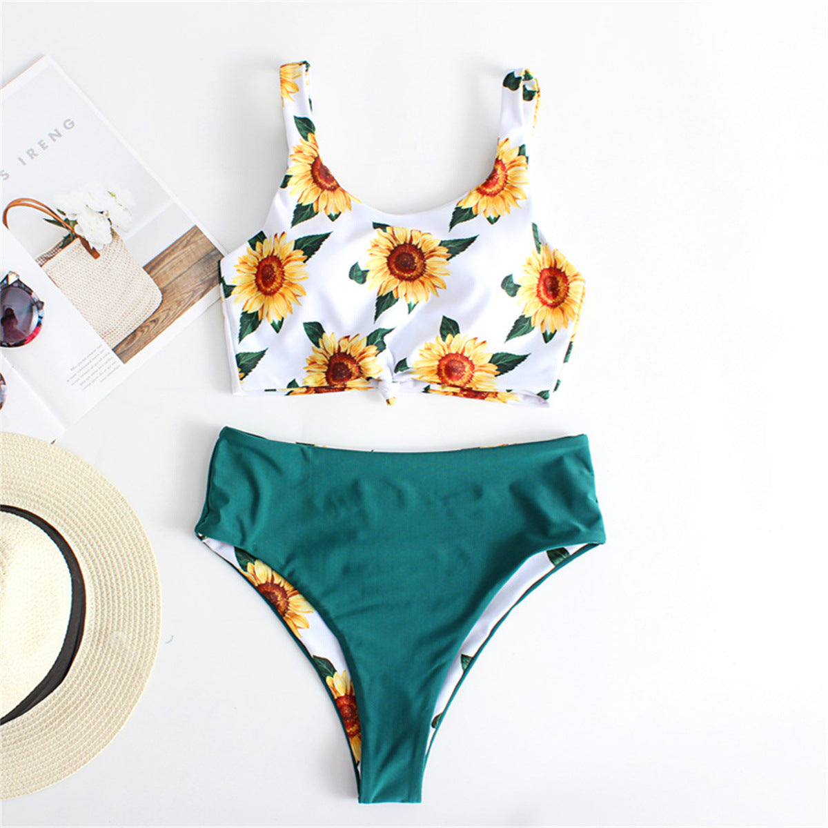 Ensemble bikini femme avec haut fleuri et bas échancré berg-feldt