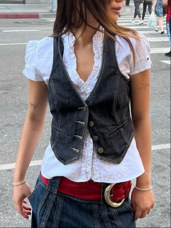 Damen-Weste aus Jeans mit eleganten Knöpfen und modernen Taschen Berg-Feldt