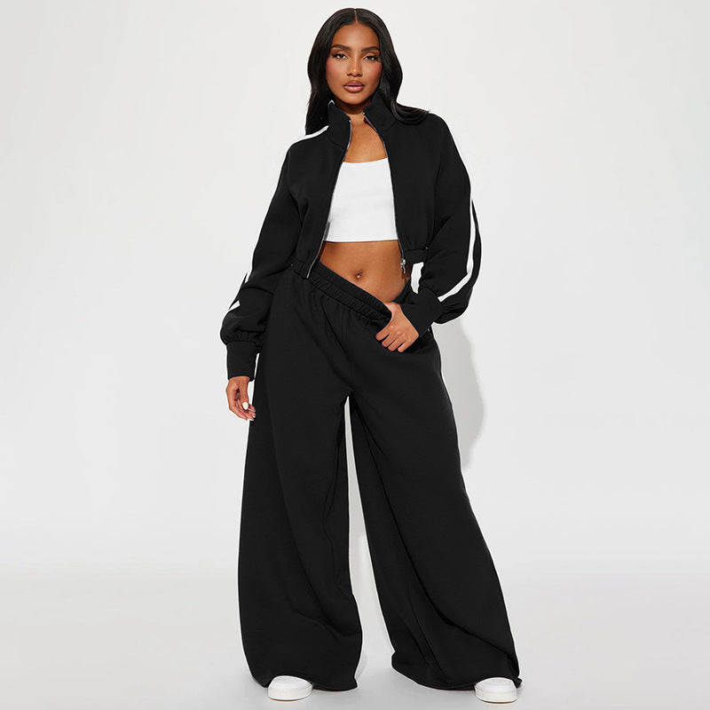 Ensemble deux pièces de sport pour femme : Top à col montant et pantalon large de berg-feldt