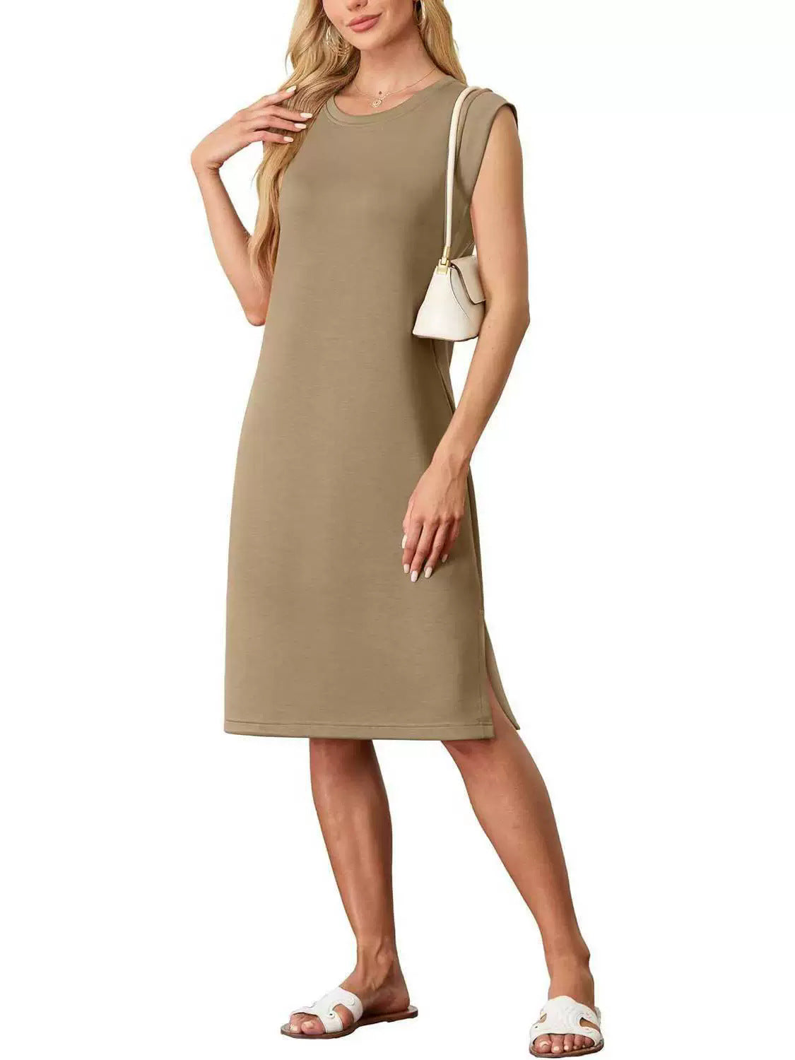 Robe décontractée élégante pour femme avec col rond et fentes latérales par berg-feldt