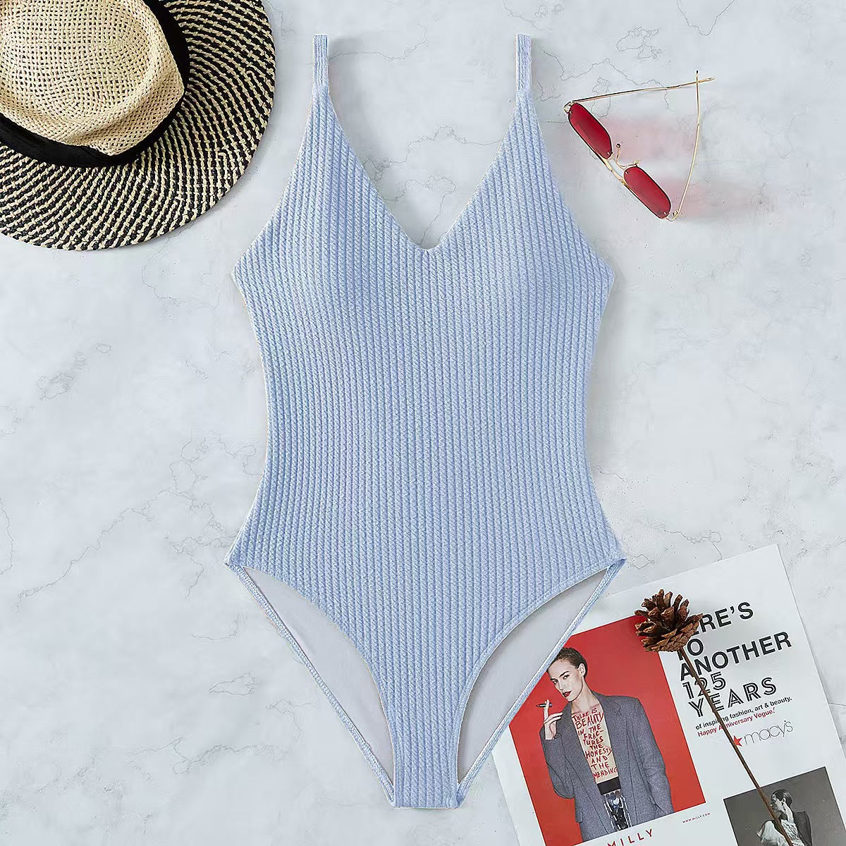 Maillot de bain côtelé moderne avec décolleté plongeant de berg-feldt