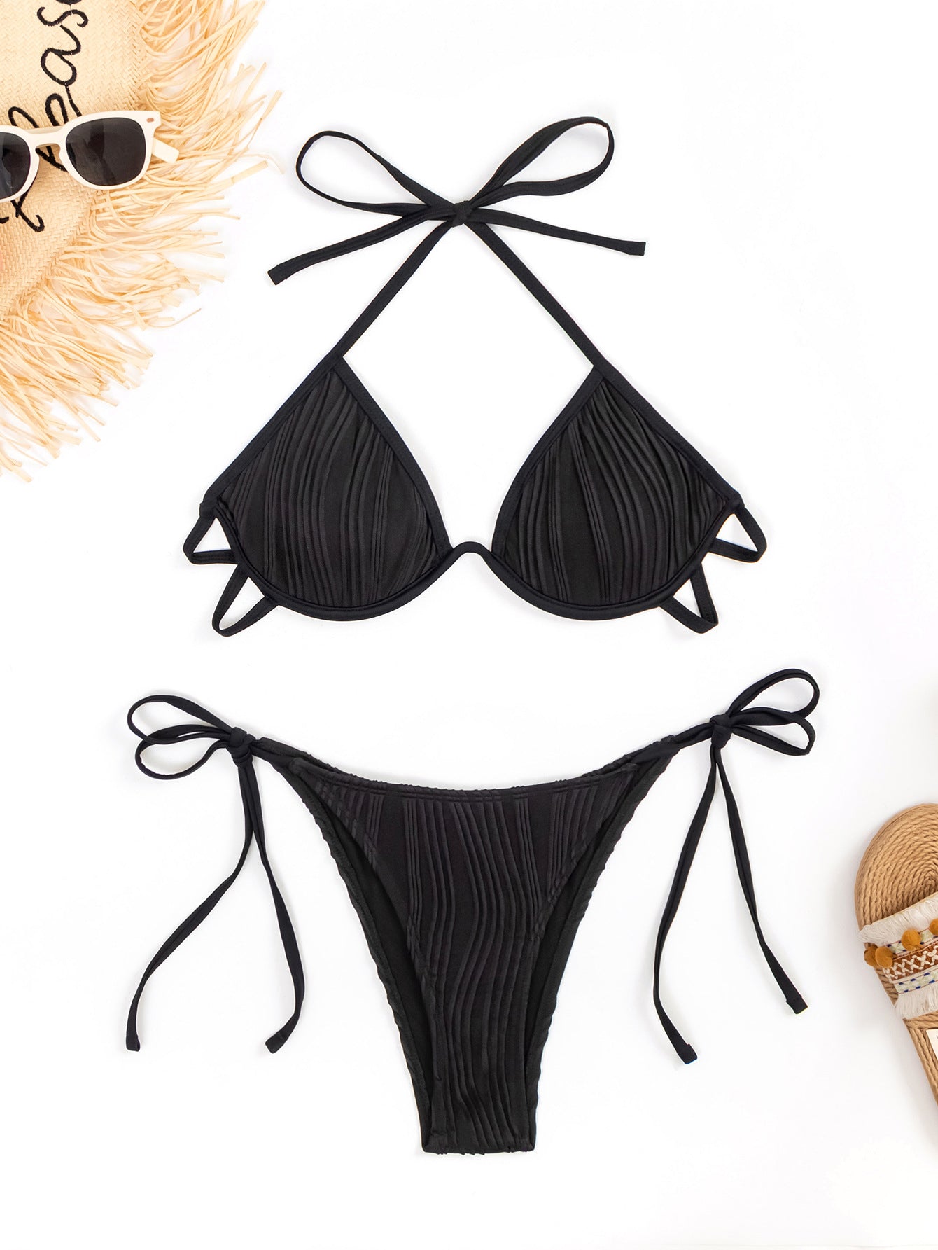 Frauen Bikini-Set mit geripptem Dreieck-Design und verstellbaren Bindedetails von berg-feldt