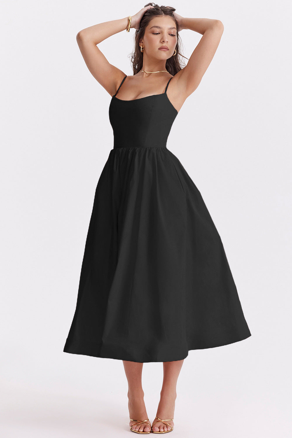 Robe longue féminine à fines bretelles et jupe évasée Berg-Feldt