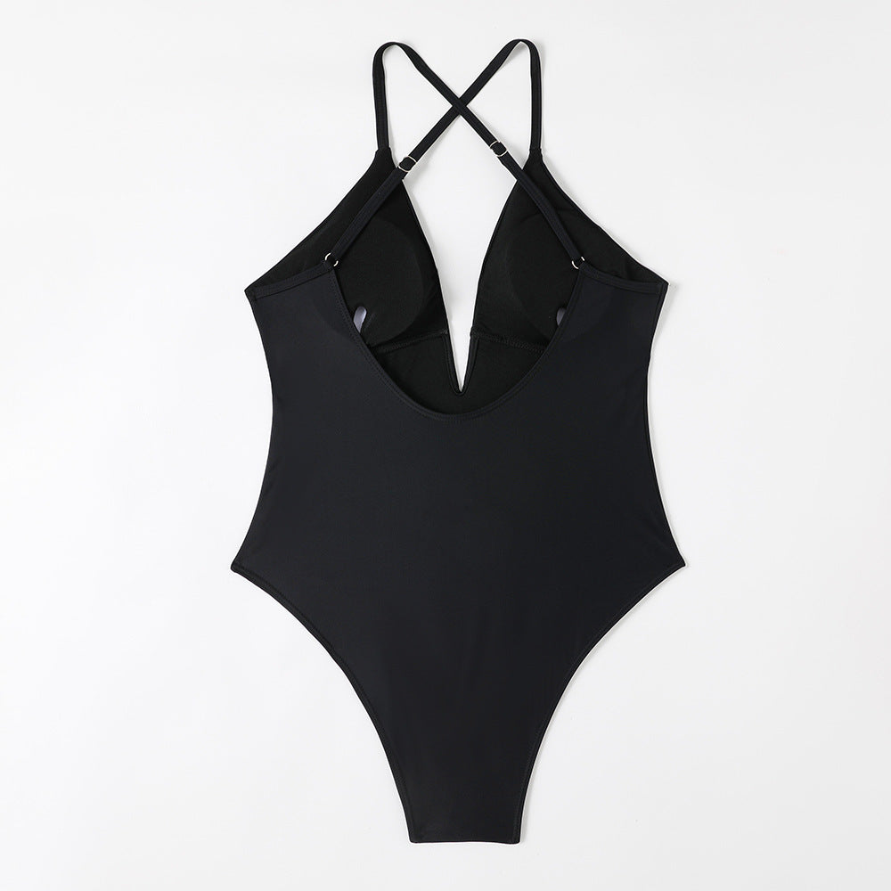 Maillot de bain une pièce féminin avec décolleté en V profond et dos élégant de berg-feldt