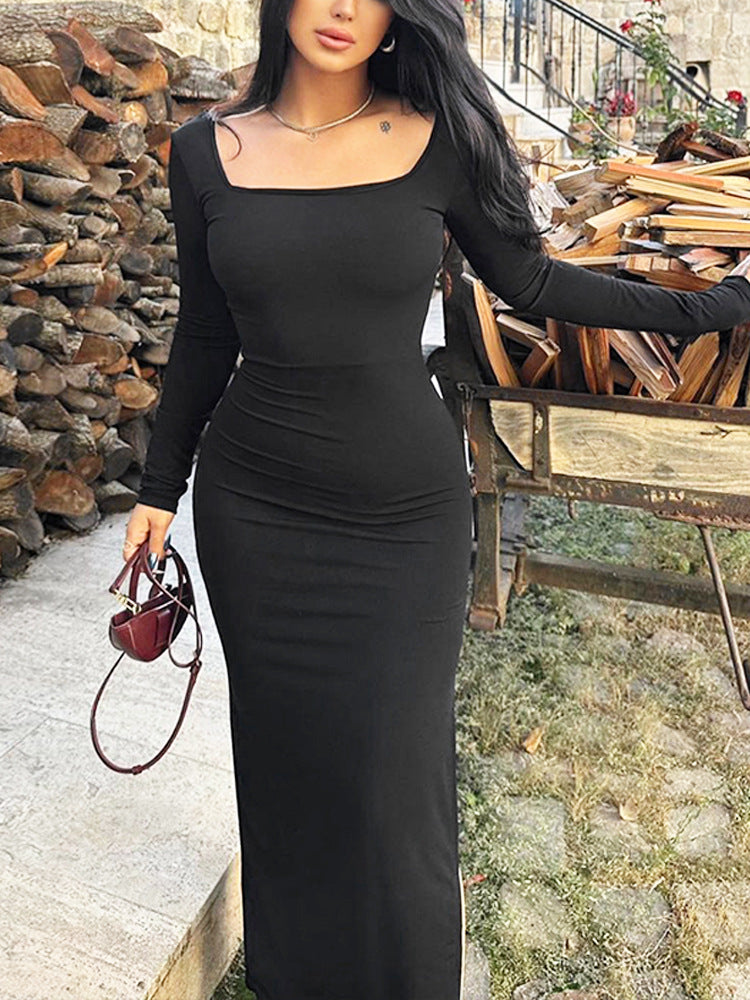 Robe longue élégante à col carré et coupe ajustée par berg-feldt