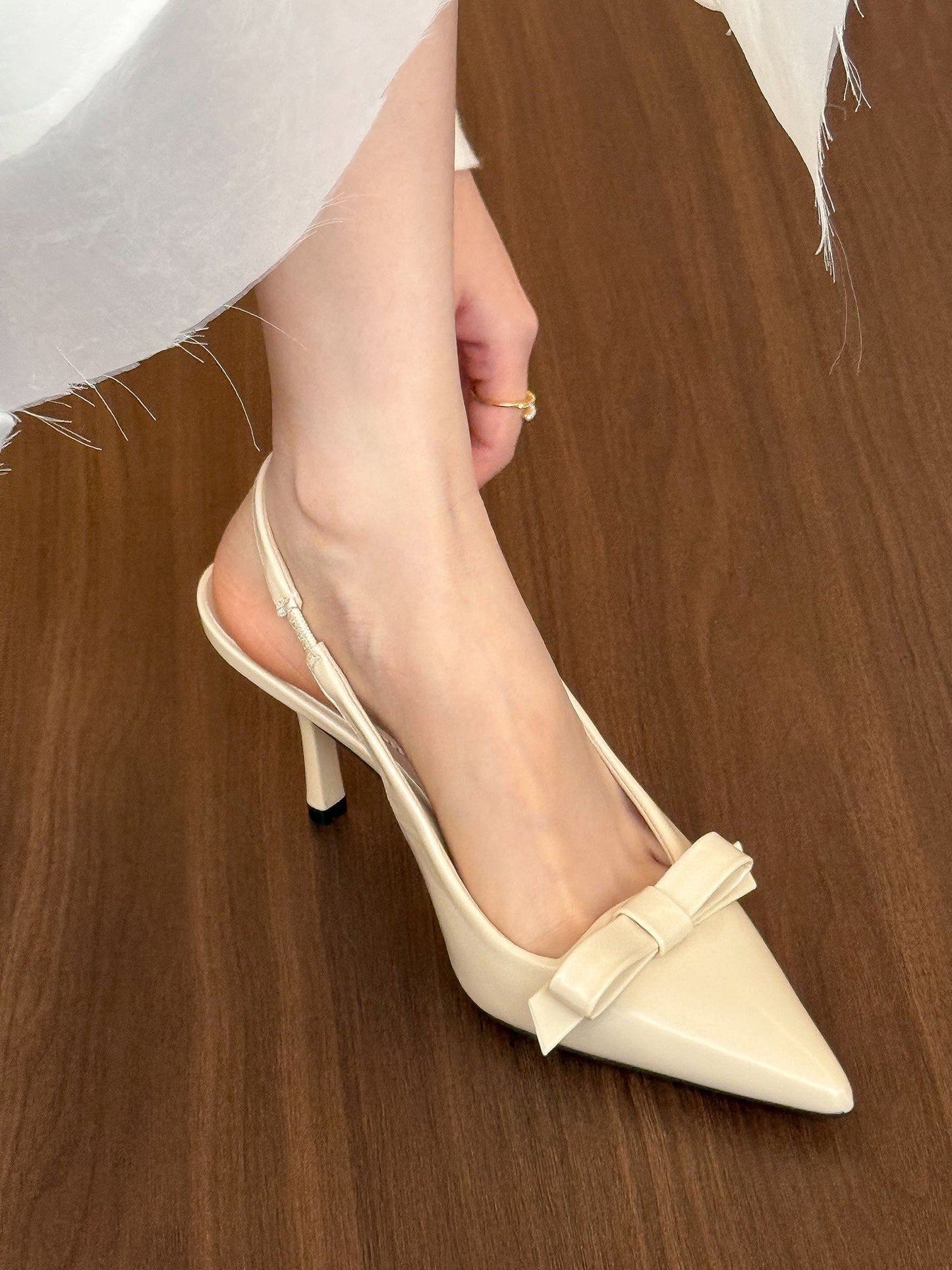 Chaussures élégantes à bride arrière, bout pointu et nœud pour femme de berg-feldt