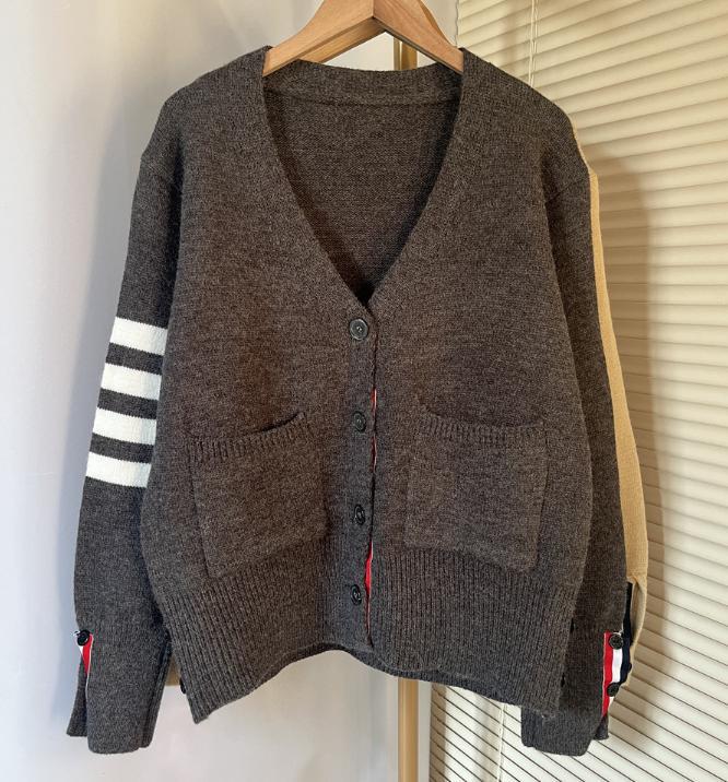 Damen Strickjacke mit hohen Taschen und grafischen Akzenten Berg-Feldt
