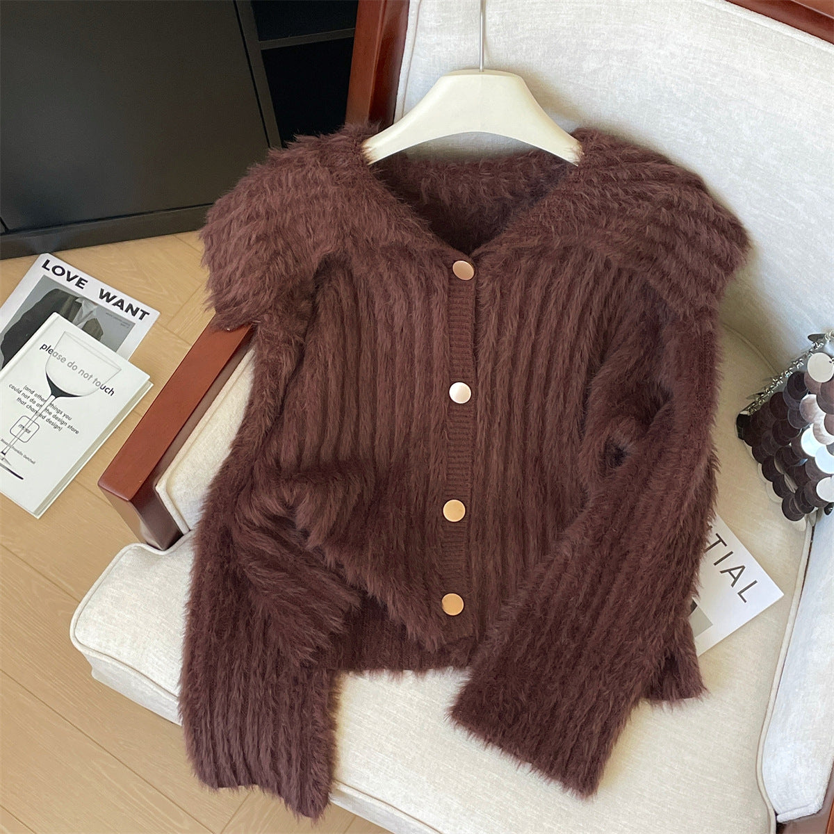 Cardigan douillet pour femmes avec col large et boutonnage Berg-Feldt