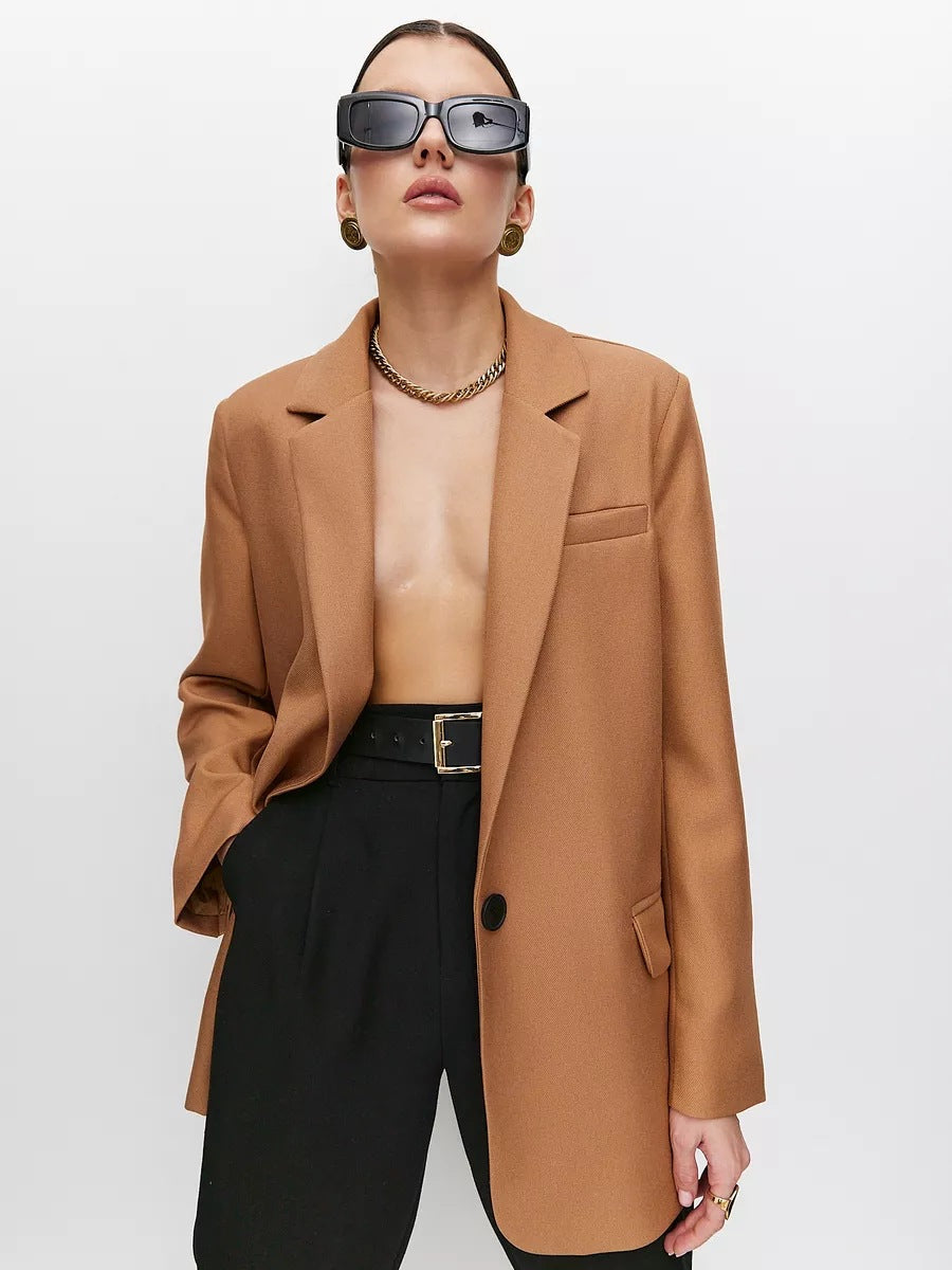 Eleganter Damen-Oversize-Blazer mit feiner Textur und minimalistischen Knöpfen von berg-feldt