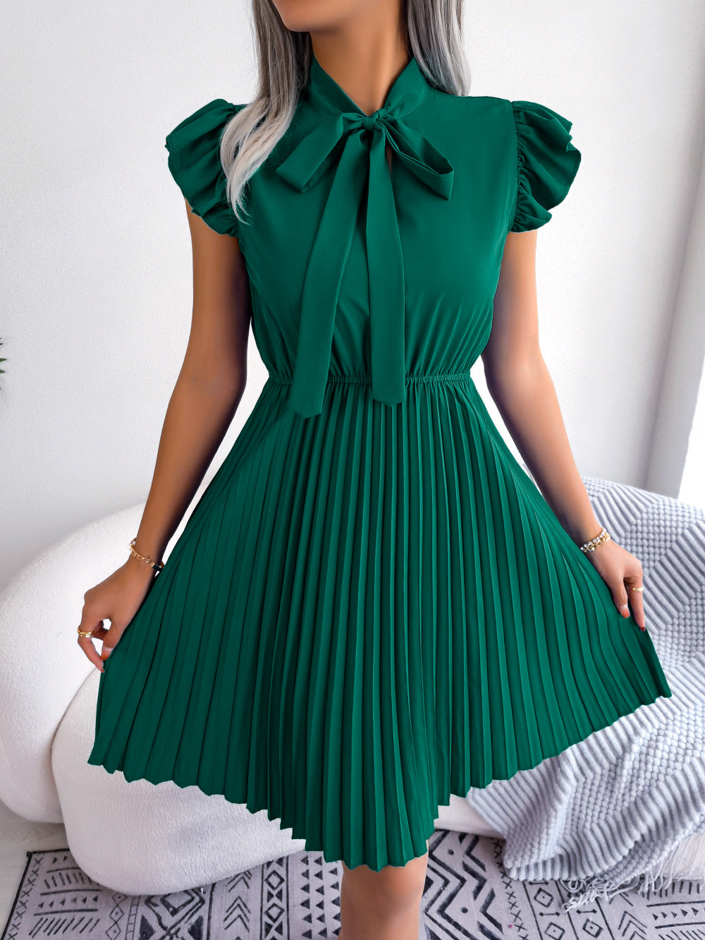 Elegantes Damen Midi-Kleid mit Schleifenkragen, Plisseefalten und Rüschen von berg-feldt