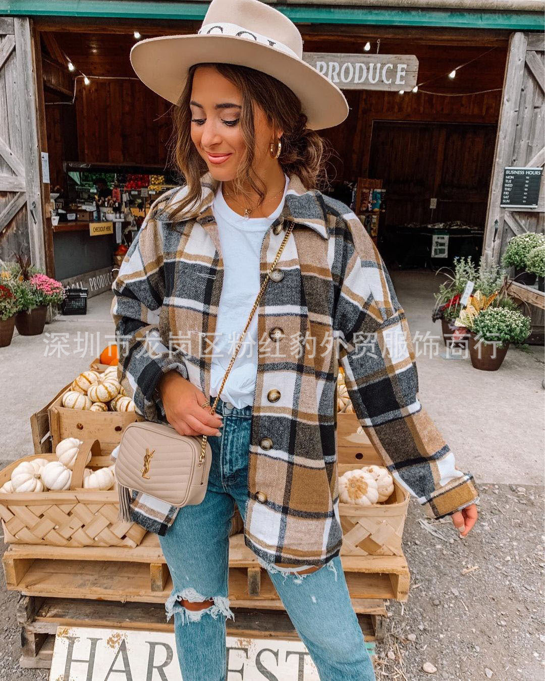 Lässiges Damen-Jacke mit Karomuster und großen Knöpfen von berg-feldt