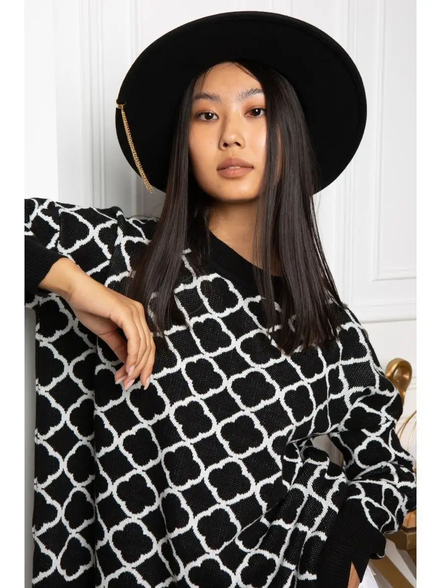 Stylish women's pullover with a fashionable mix of patterns and ribbed cuffs by berg-feldt