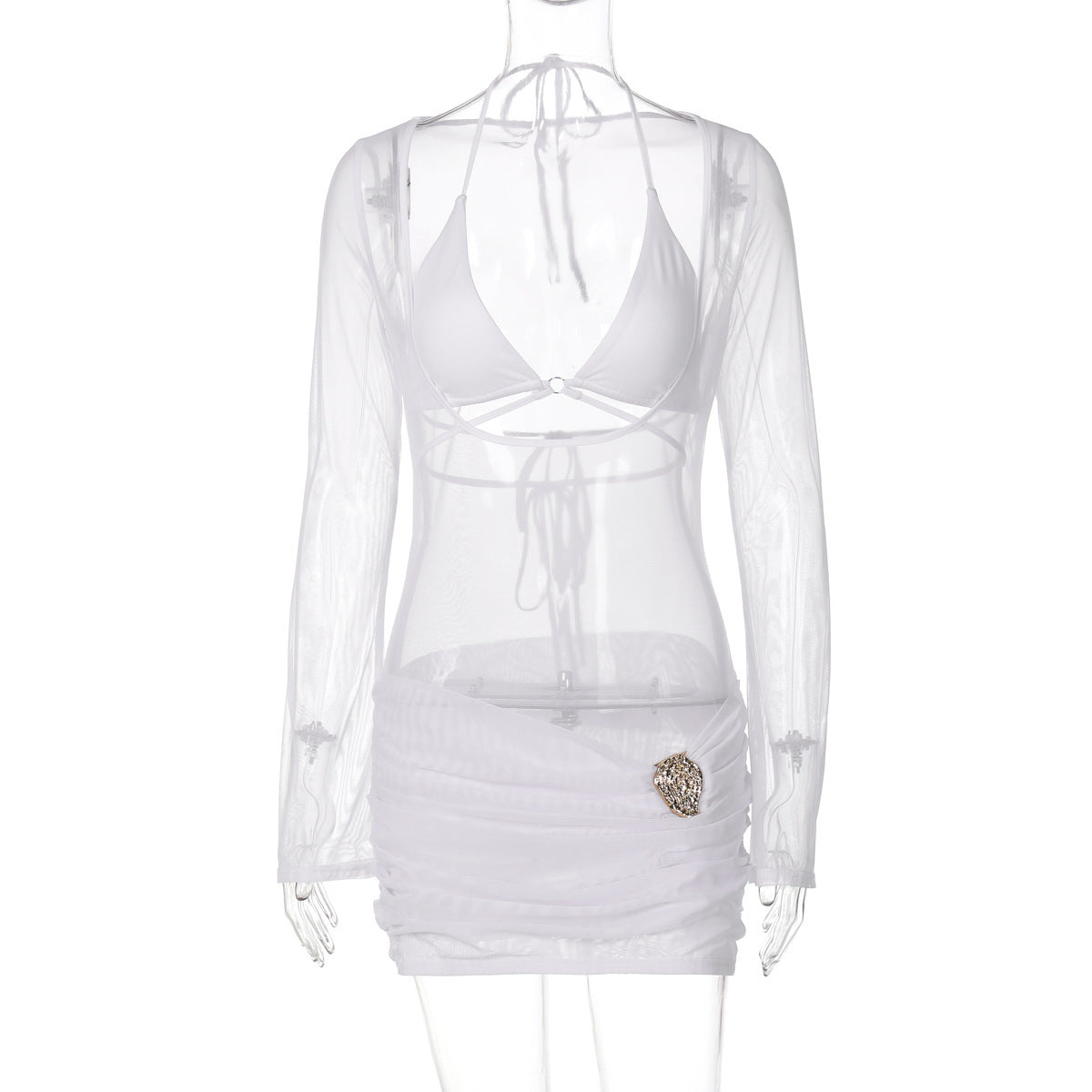 Élégant kimono de plage transparent avec de jolies volants et un détail de bijou raffiné, de berg-feldt