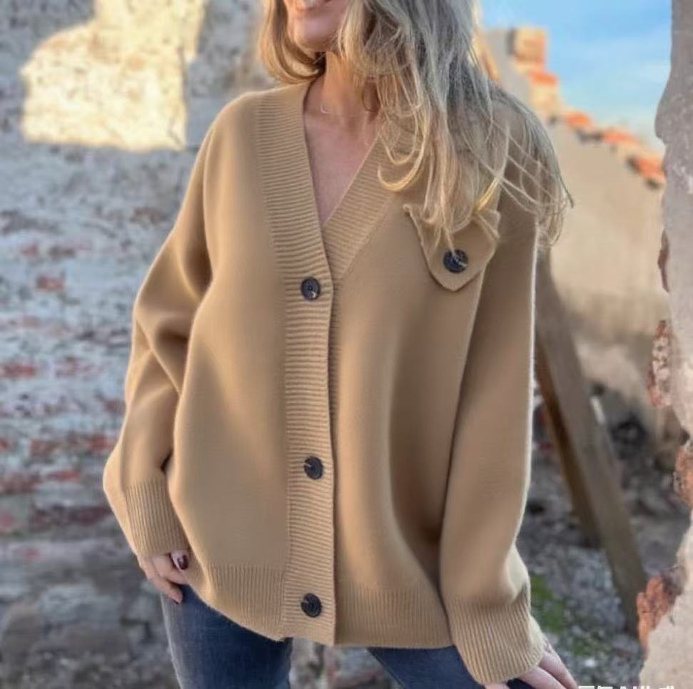 Gilet tricoté ample pour femme avec coupe asymétrique et détails boutonnés Berg-Feldt