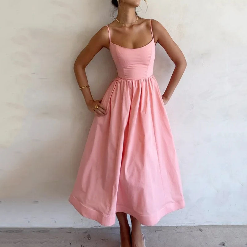 Robe longue élégante pour femme avec fines bretelles et jupe fluide, de berg-feldt