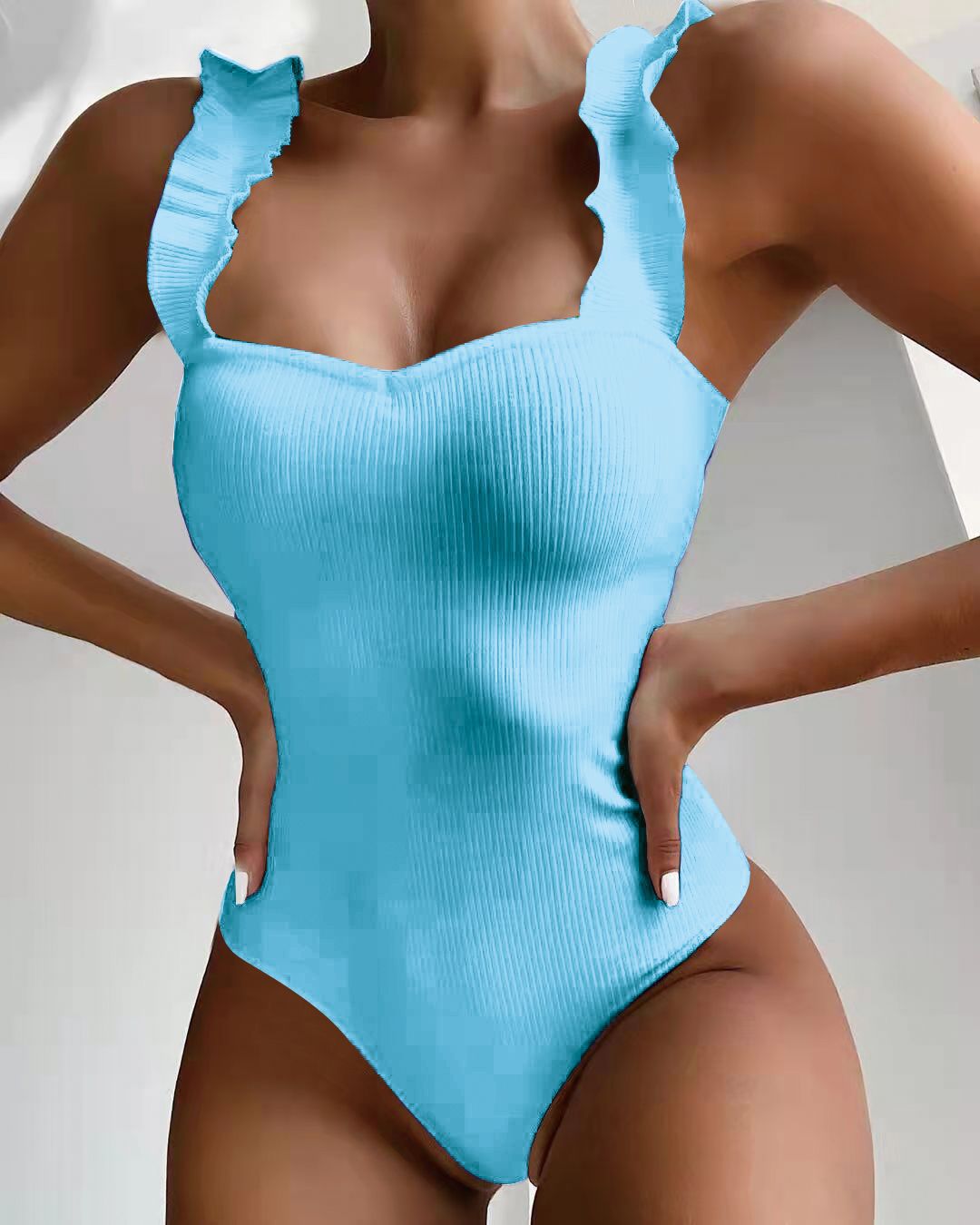 Maillot de bain femme Berg-feldt avec décolleté en cœur et volants
