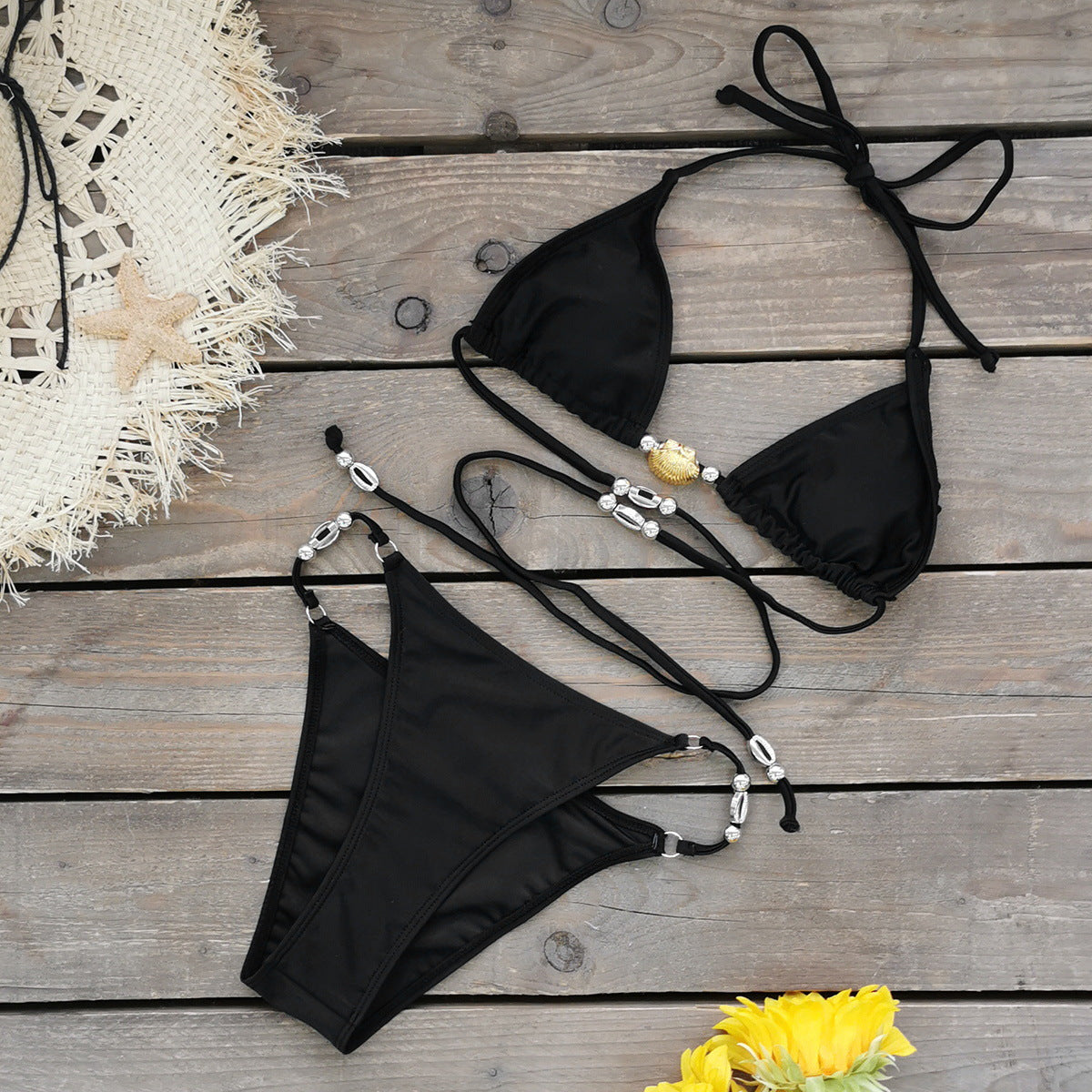 Eleganter Damen-Bikini mit Schmuckdetail und verstellbaren Trägern von berg-feldt