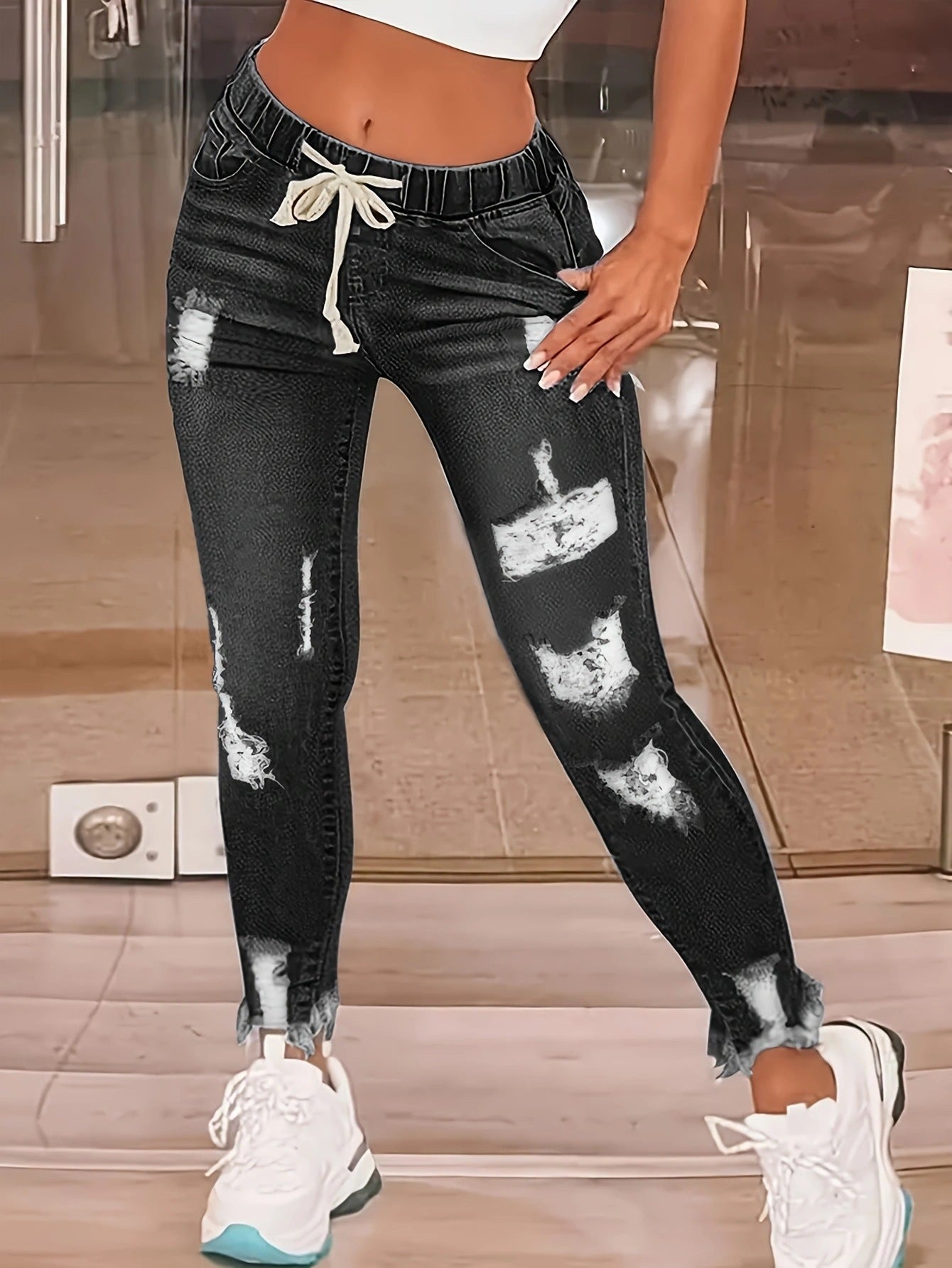 Jean-legging femme Berg-Feldt : coupe décontractée avec effets déchirés tendance