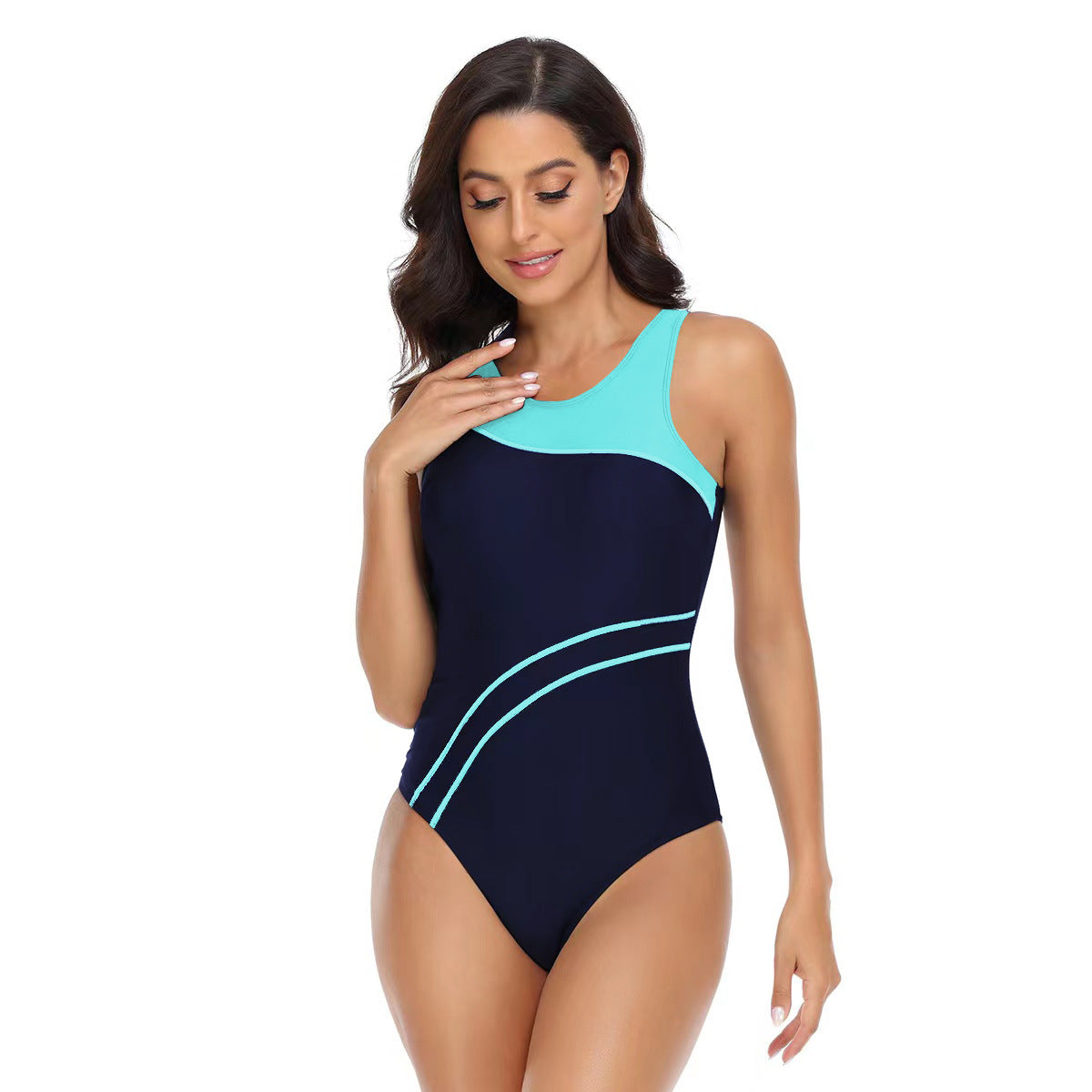 Maillot de bain sportif pour femme avec dos nageur et contrastes tendance de berg-feldt