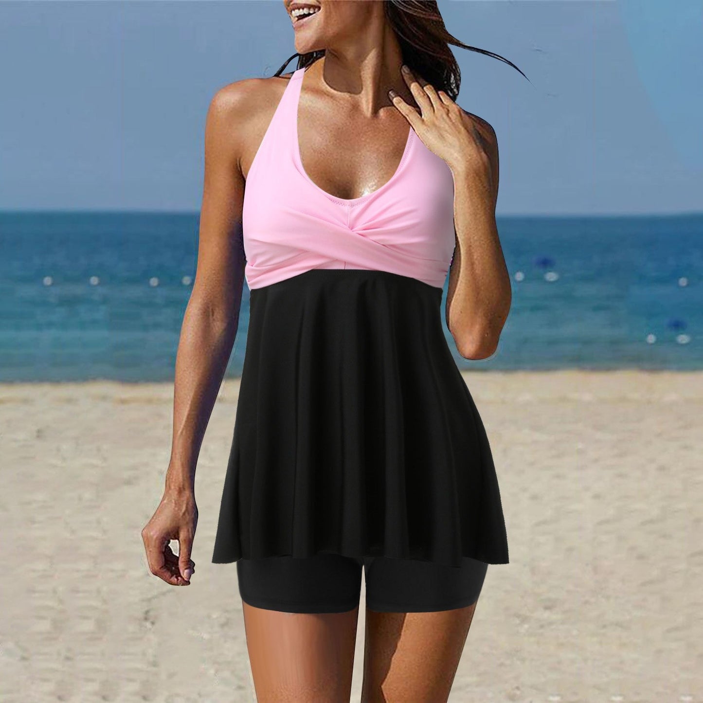 Tankini féminin de berg-feldt avec haut fluide pour une silhouette avantageuse