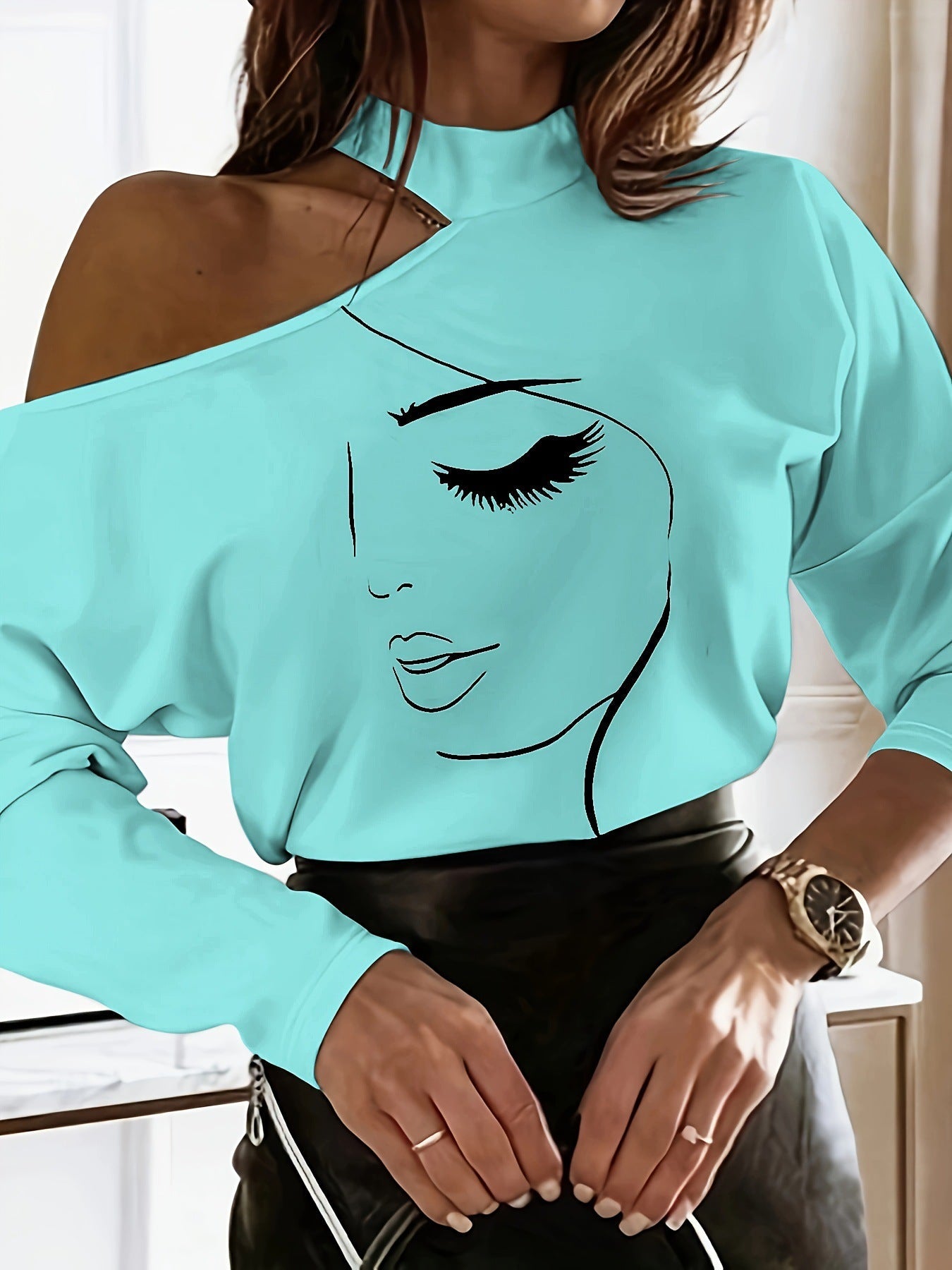 Kreatives Damen Top mit Off-Shoulder Ausschnitt und Berg-Feld Grafik
