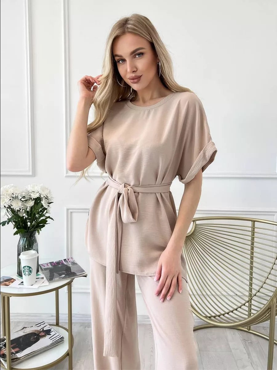 Ensemble loungewear élégant pour femme avec coupe fluide et ceinture – berg-feldt